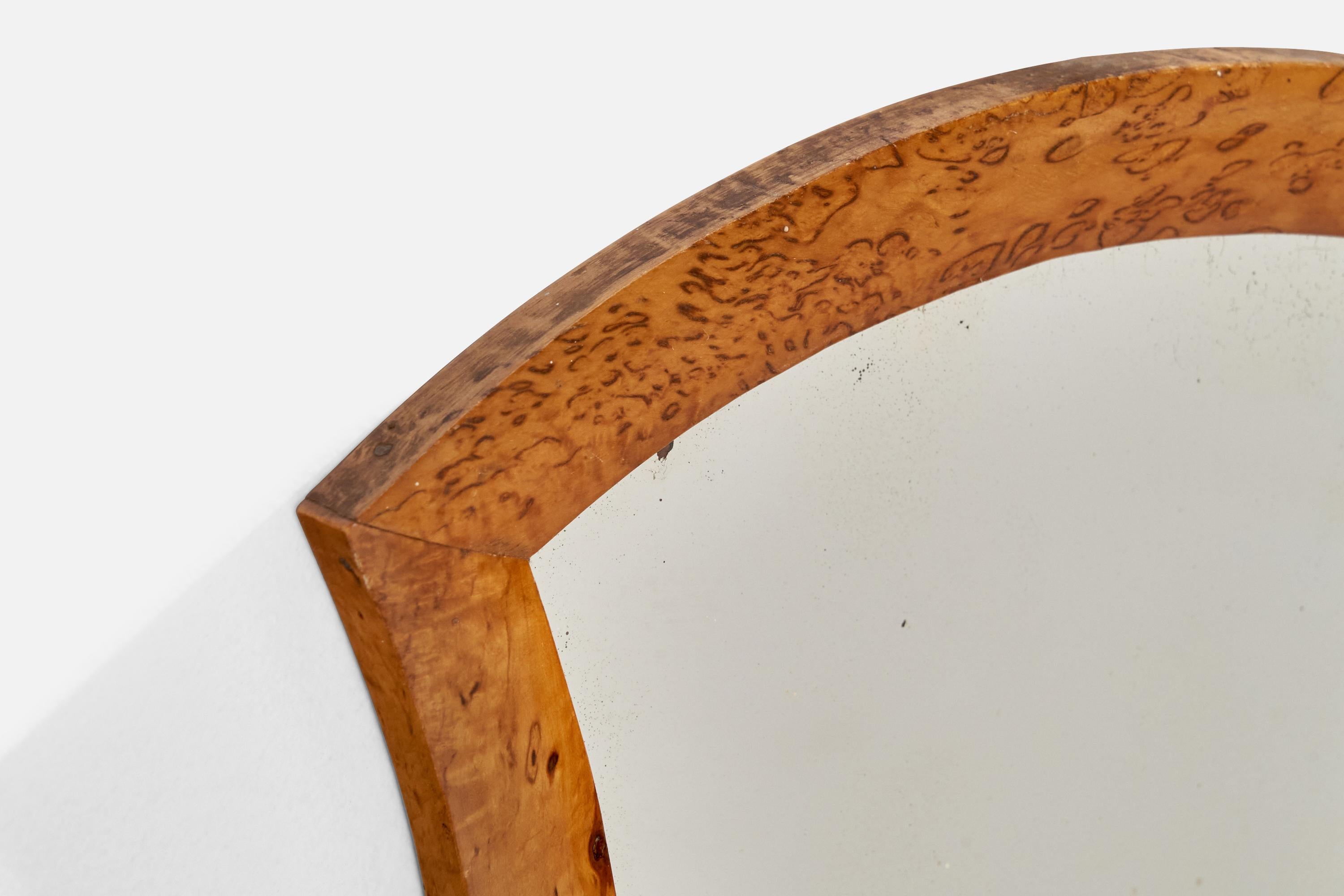 Milieu du XXe siècle Miroir mural de designer suédois, bouleau massif, verre de miroir, Suède, années 1930 en vente