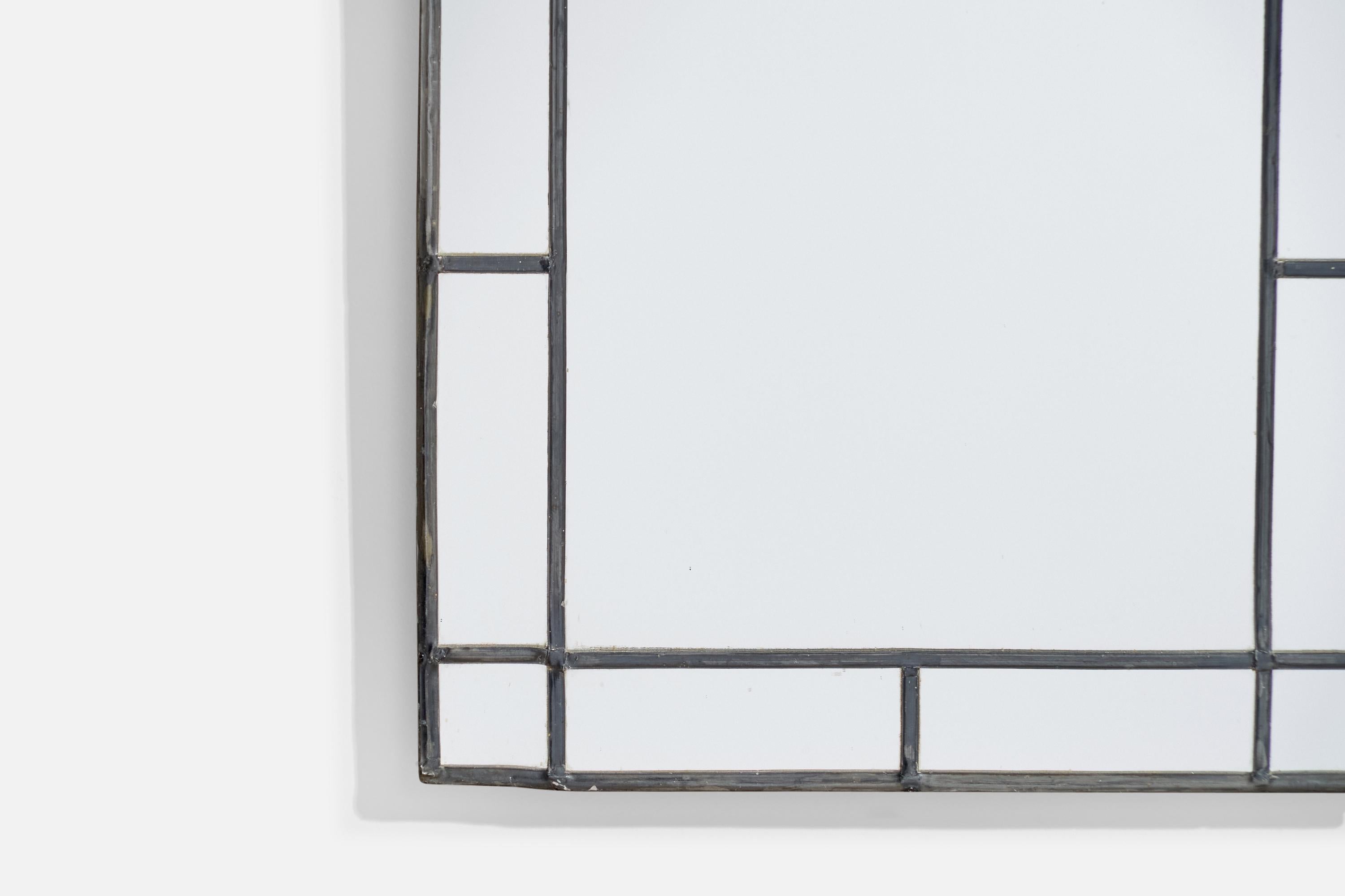Diseñador sueco, espejo de pared, metal, Suecia, años 40 mediados del siglo XX en venta