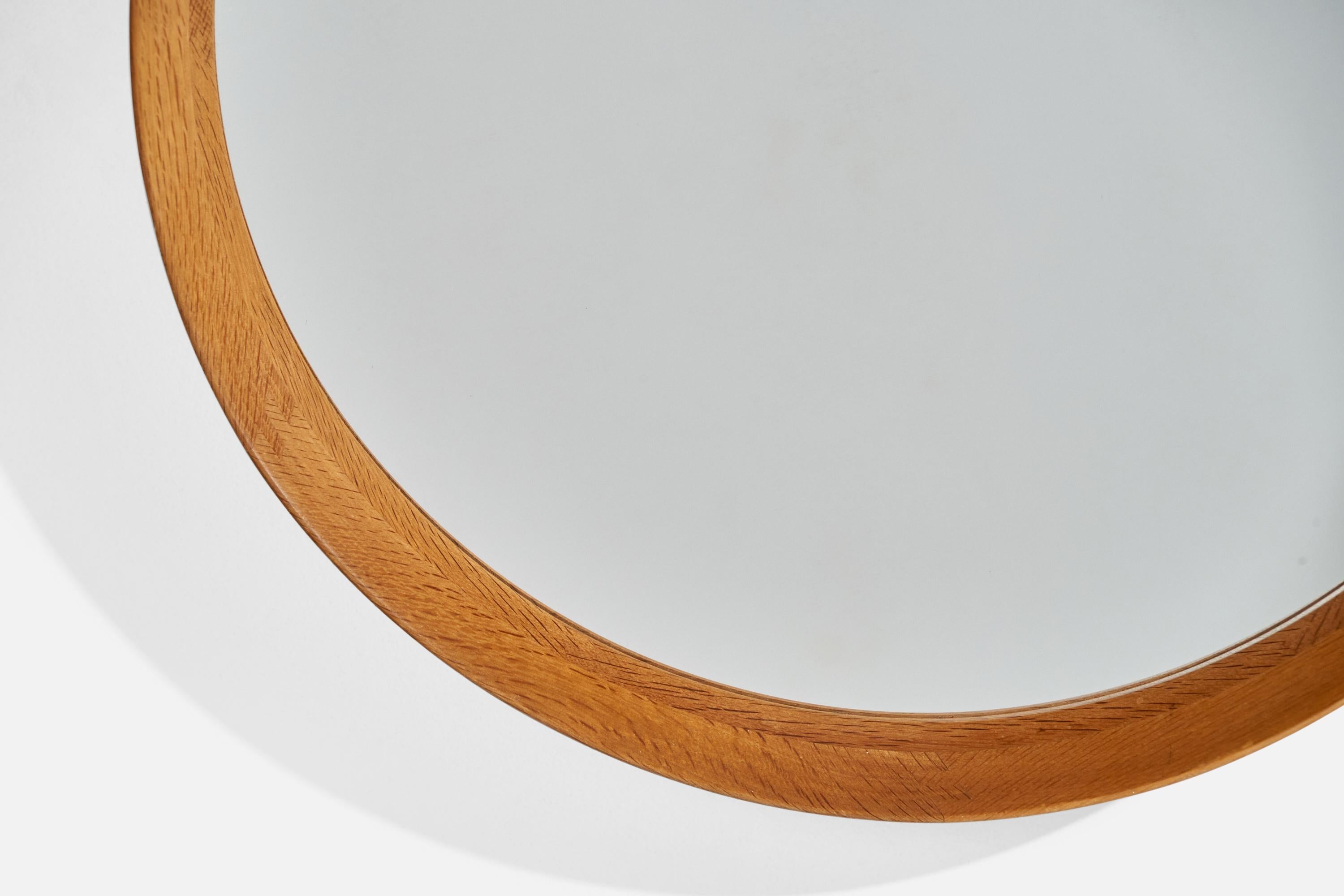 Cuir Designer suédois, miroir mural, chêne, cuir, Suède, années 1960 en vente