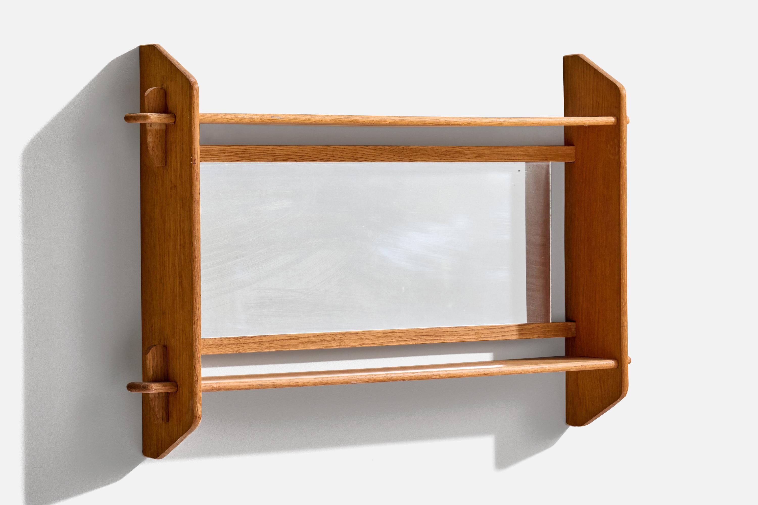Mid-Century Modern Designer suédois, miroir mural en chêne, Suède, années 1960 en vente