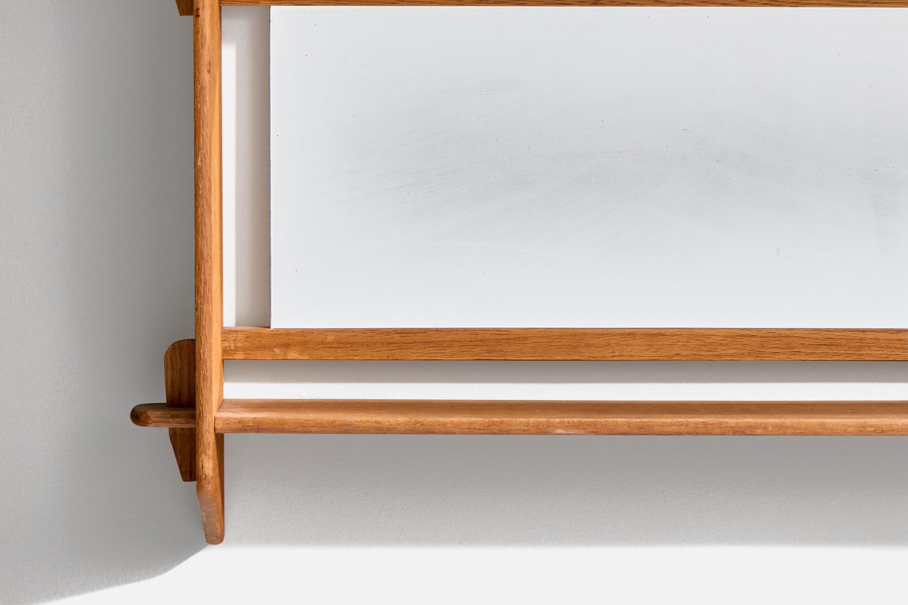 Designer suédois, miroir mural en chêne, Suède, années 1960 en vente 1