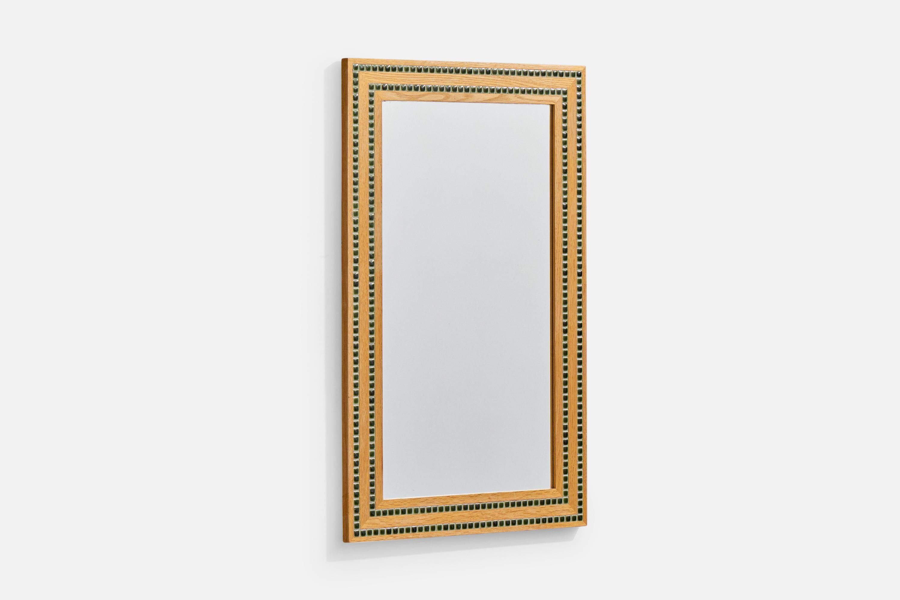 Diseñador sueco, espejo de pared, pino, cerámica, Suecia, años 70 Moderno de mediados de siglo en venta