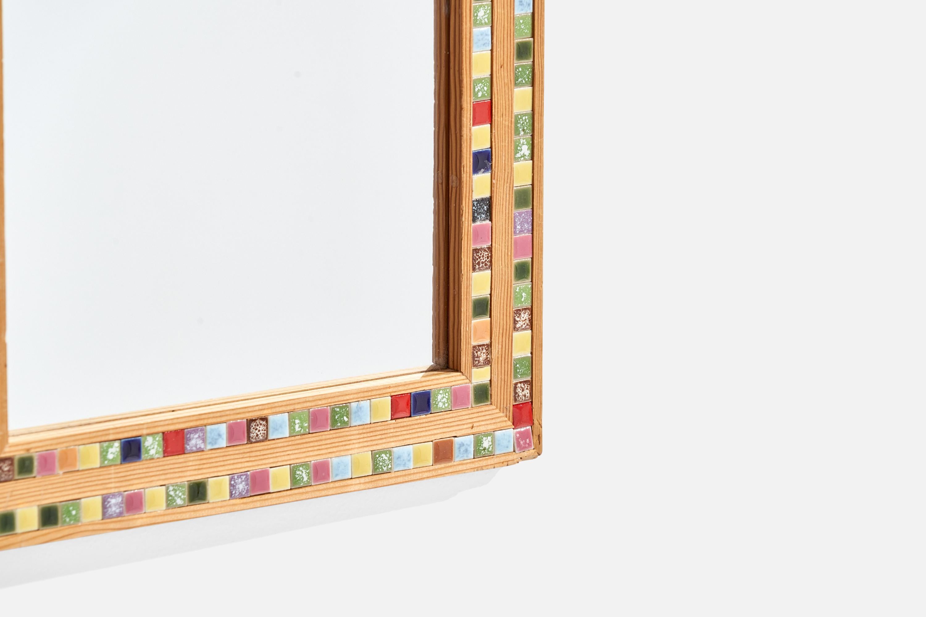 Schwedischer Designer, Wandspiegel, Kiefernholz, Keramik, Schweden, 1970er Jahre 2