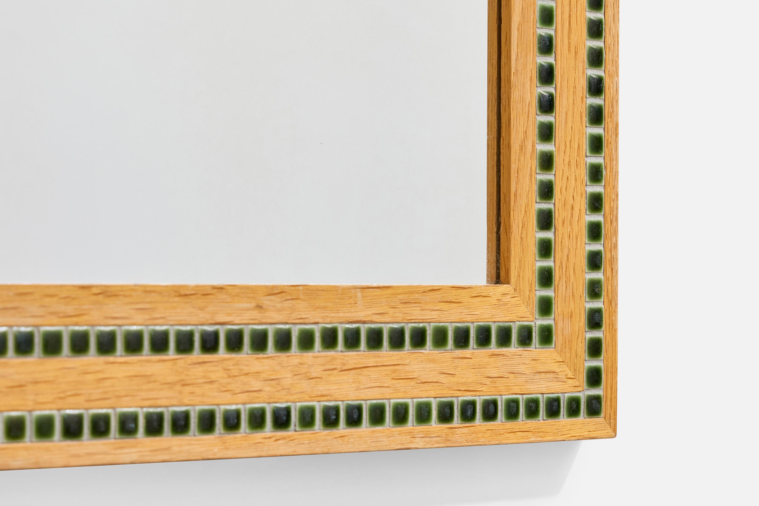Diseñador sueco, espejo de pared, pino, cerámica, Suecia, años 70 Cerámico en venta