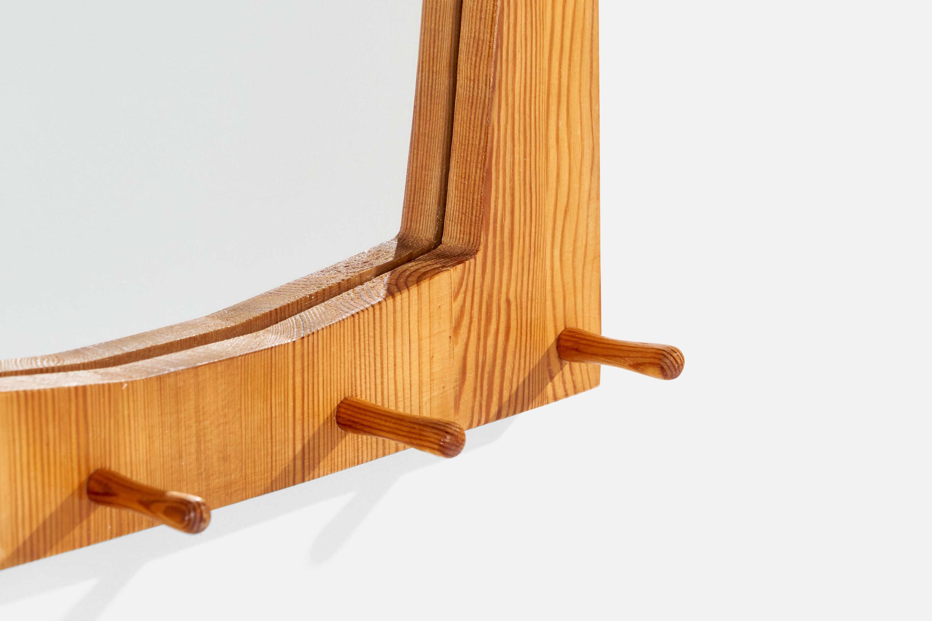 Pelle Specchio da parete di design svedese, pino, pelle, Svezia, anni '1970 in vendita