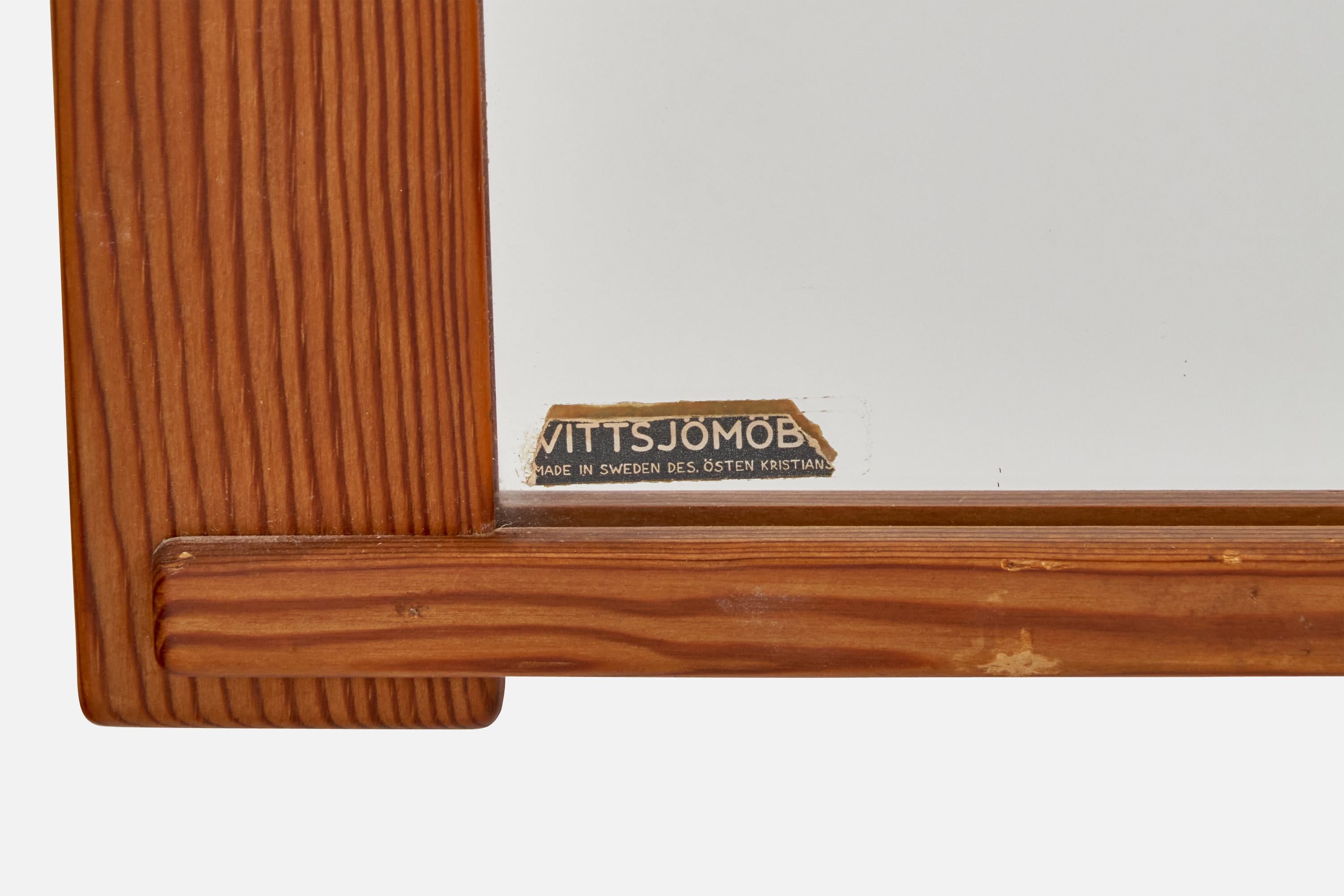Mid-Century Modern Designer suédois, miroir mural en pin, Suède, années 1970 en vente