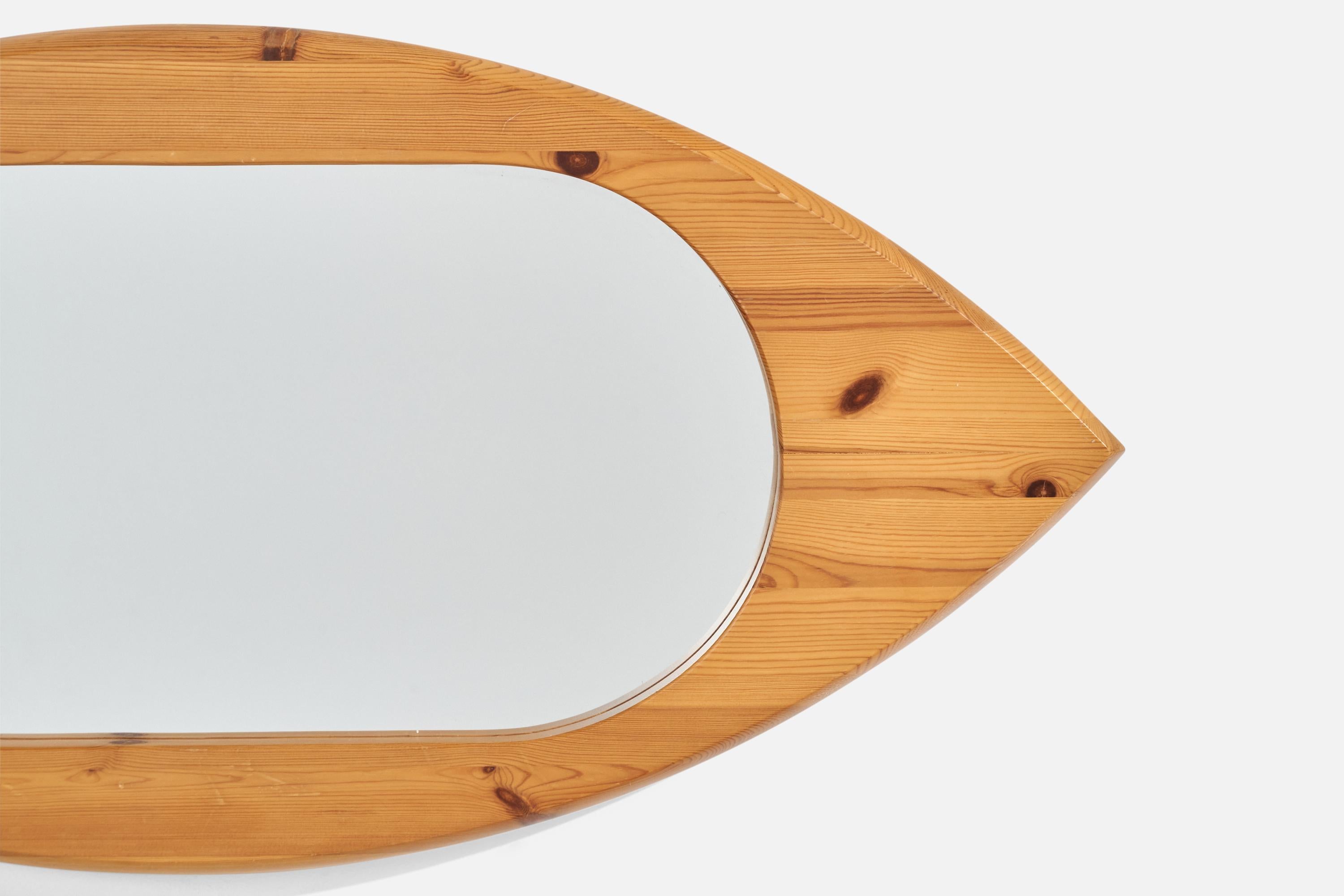 Specchio da parete di design svedese, Pino, Svezia, anni '70 in vendita 1