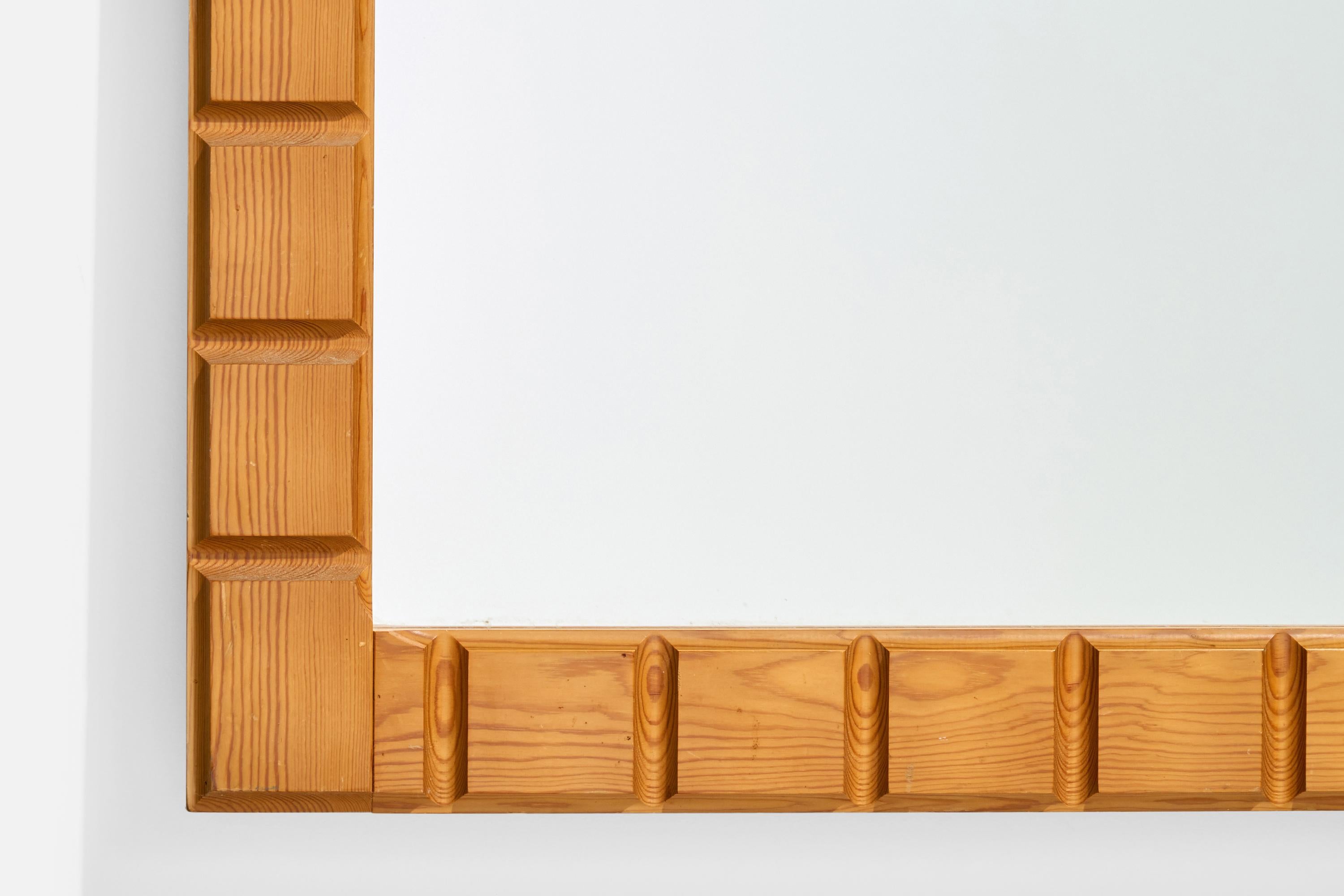 Designer suédois, miroir mural, pin, Suède, 1970 en vente 1