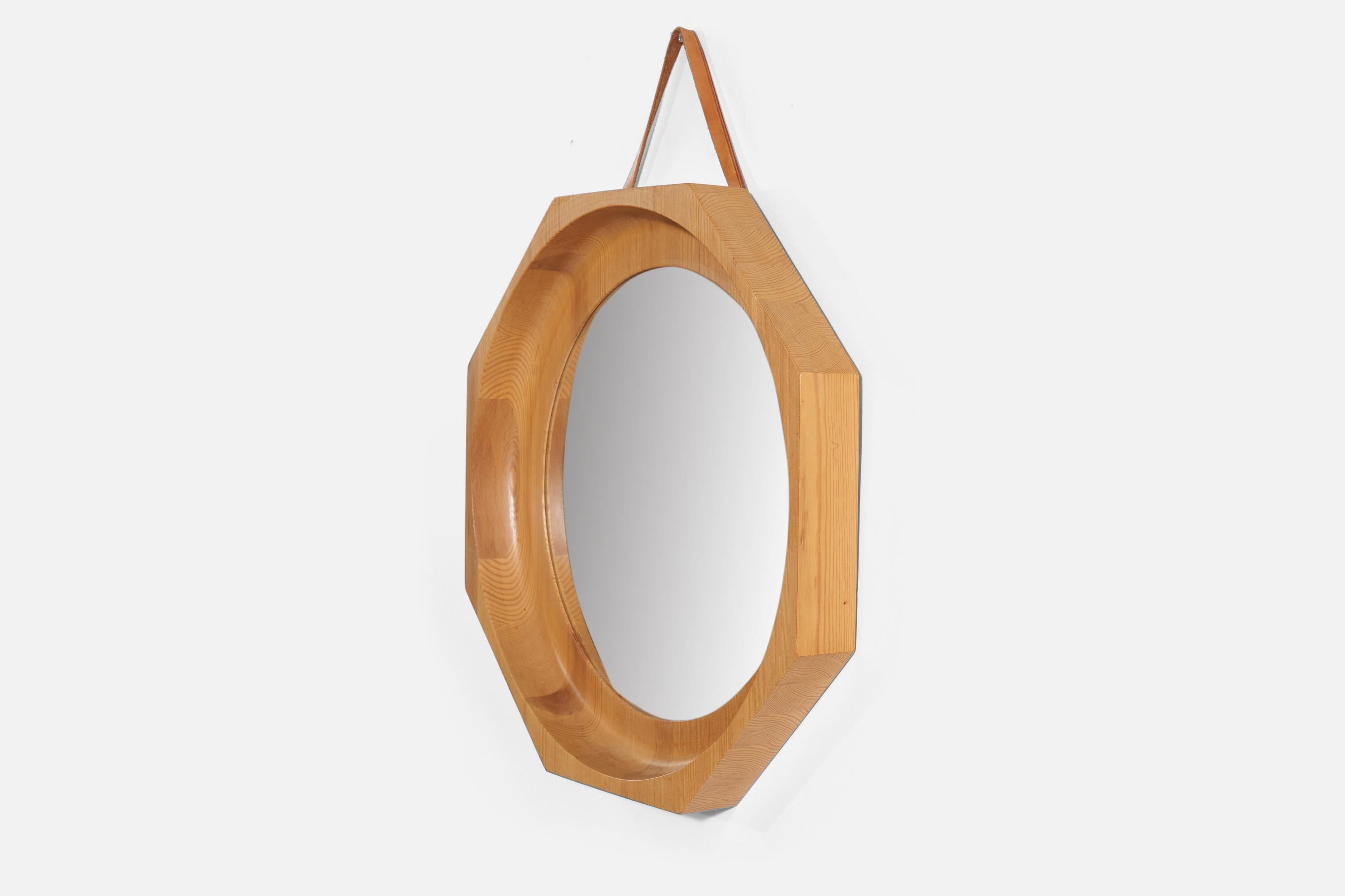 A leather and pine wood wall mirror produced in Sweden, 1940s.
 