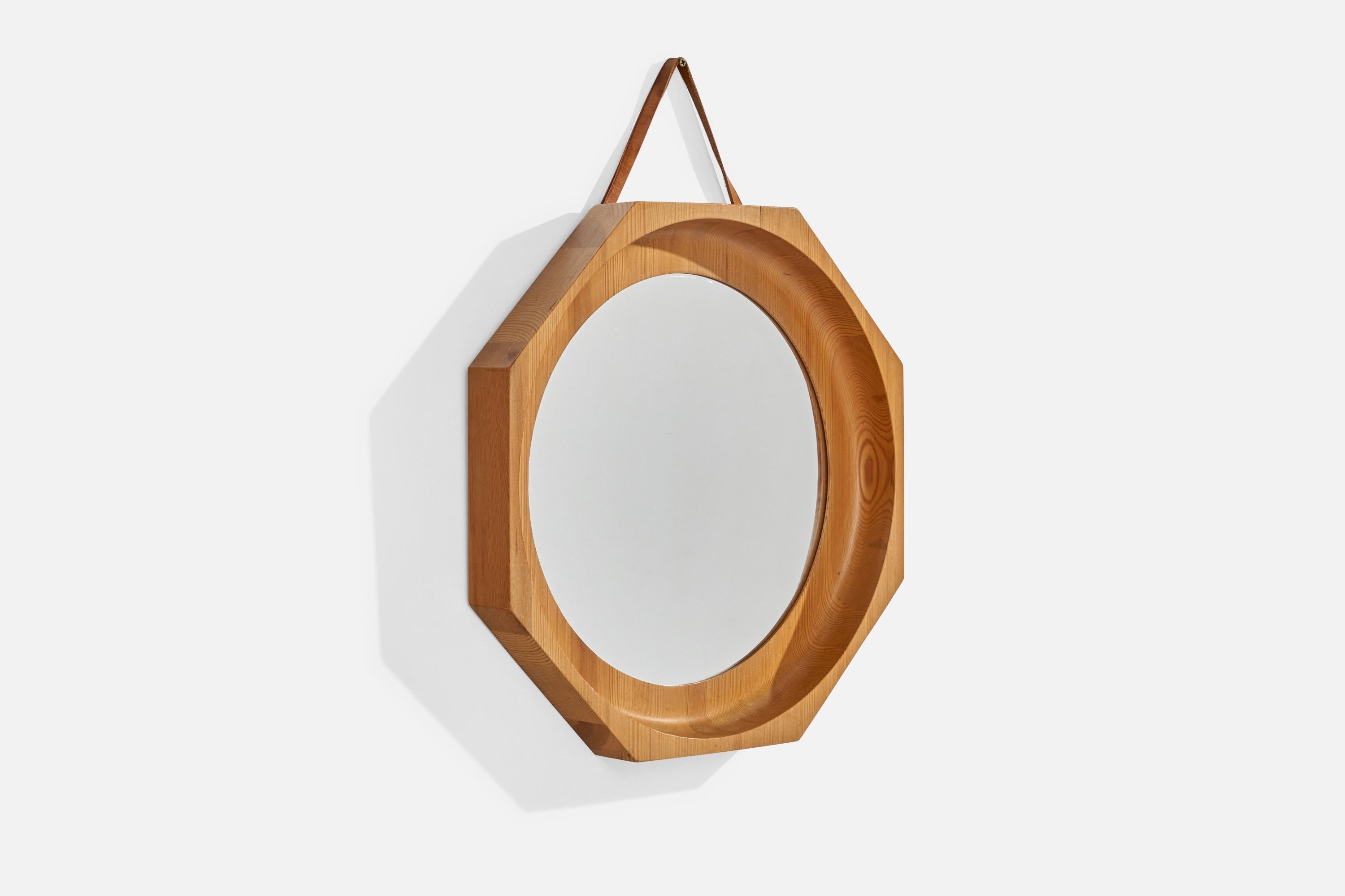 Scandinavo moderno Designer svedese, specchio da parete, legno di pino, pelle, specchio, Svezia, anni '40 in vendita