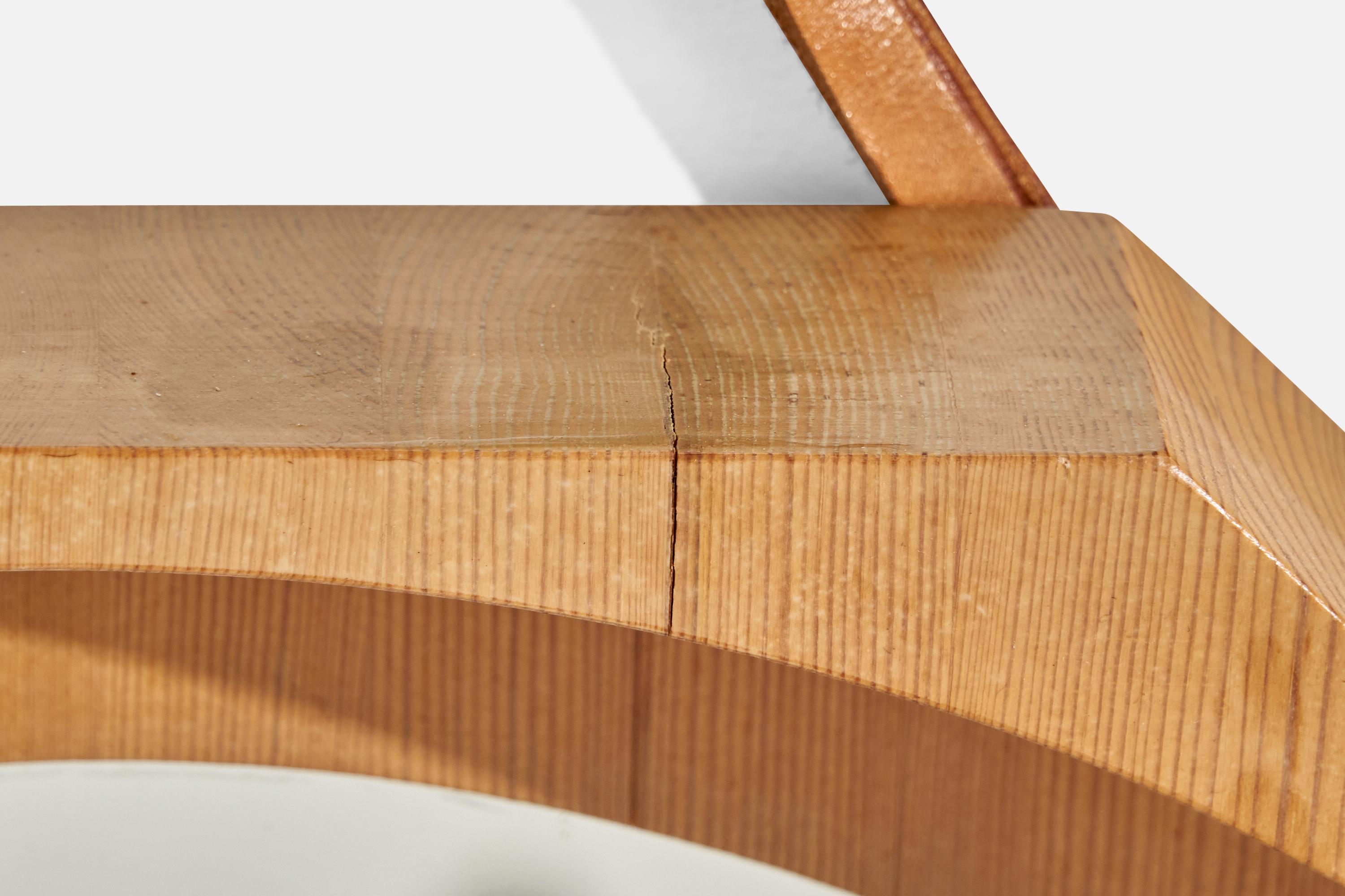 Designer svedese, specchio da parete, legno di pino, pelle, specchio, Svezia, anni '40 in vendita 1