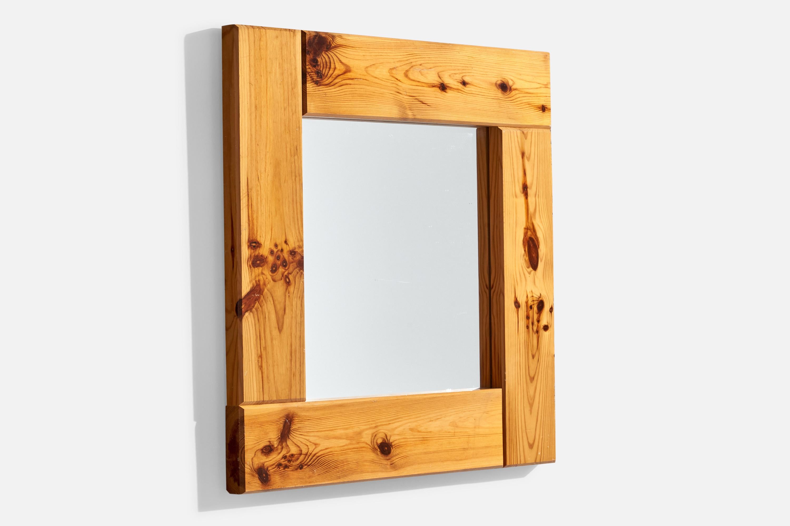 Moderne Miroir mural de designer suédois, pin massif, verre de miroir, Suède, 1970 en vente