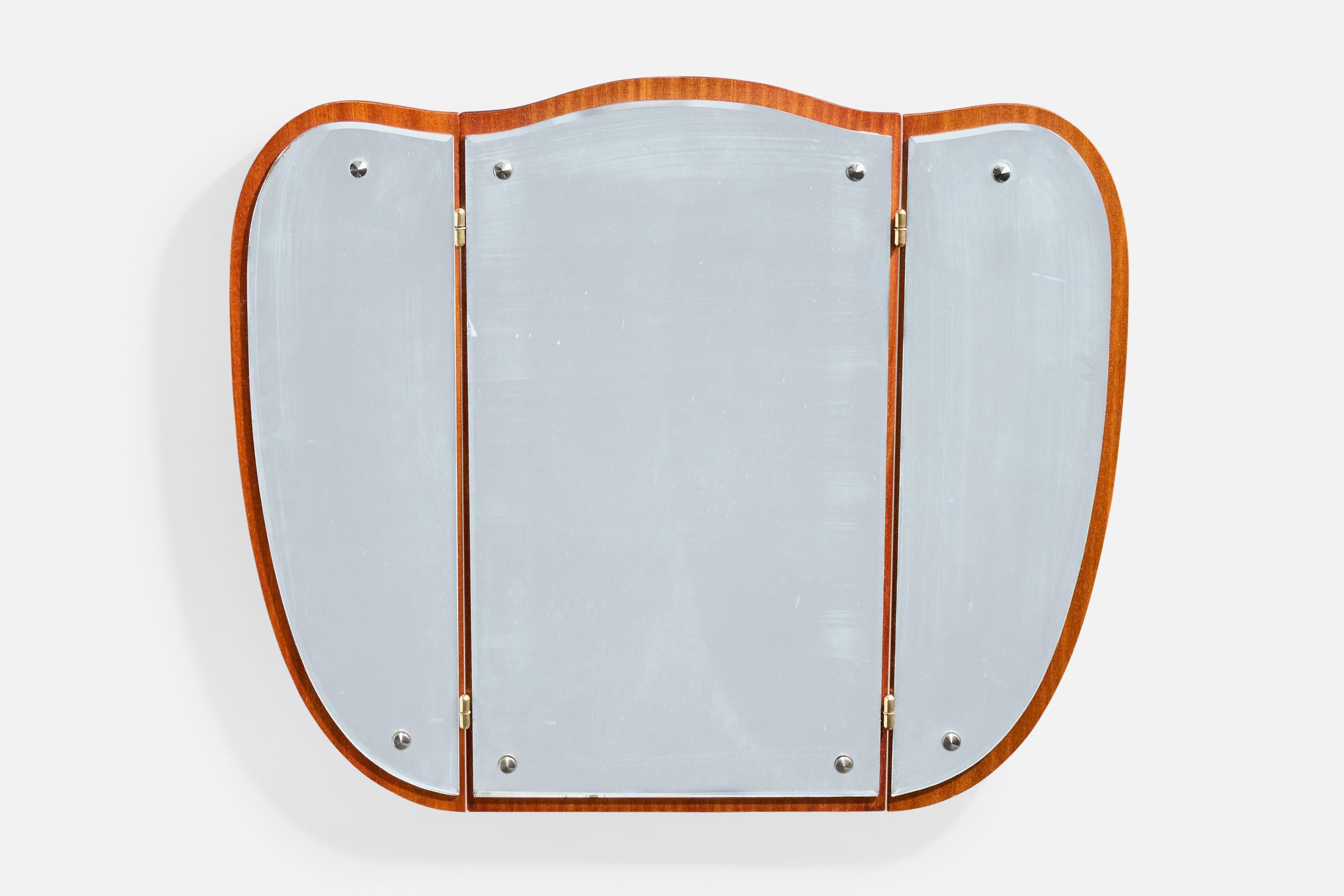 Miroir mural réglable en teck et métal, conçu et produit en Suède, C.1950.

Mesuré tel qu'illustré dans la photo principale.

Dimensions globales (pouces) : 25.625 