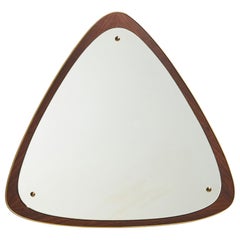 Miroir mural de designer suédois, noyer, laiton, verre de miroir, Suède, années 1950