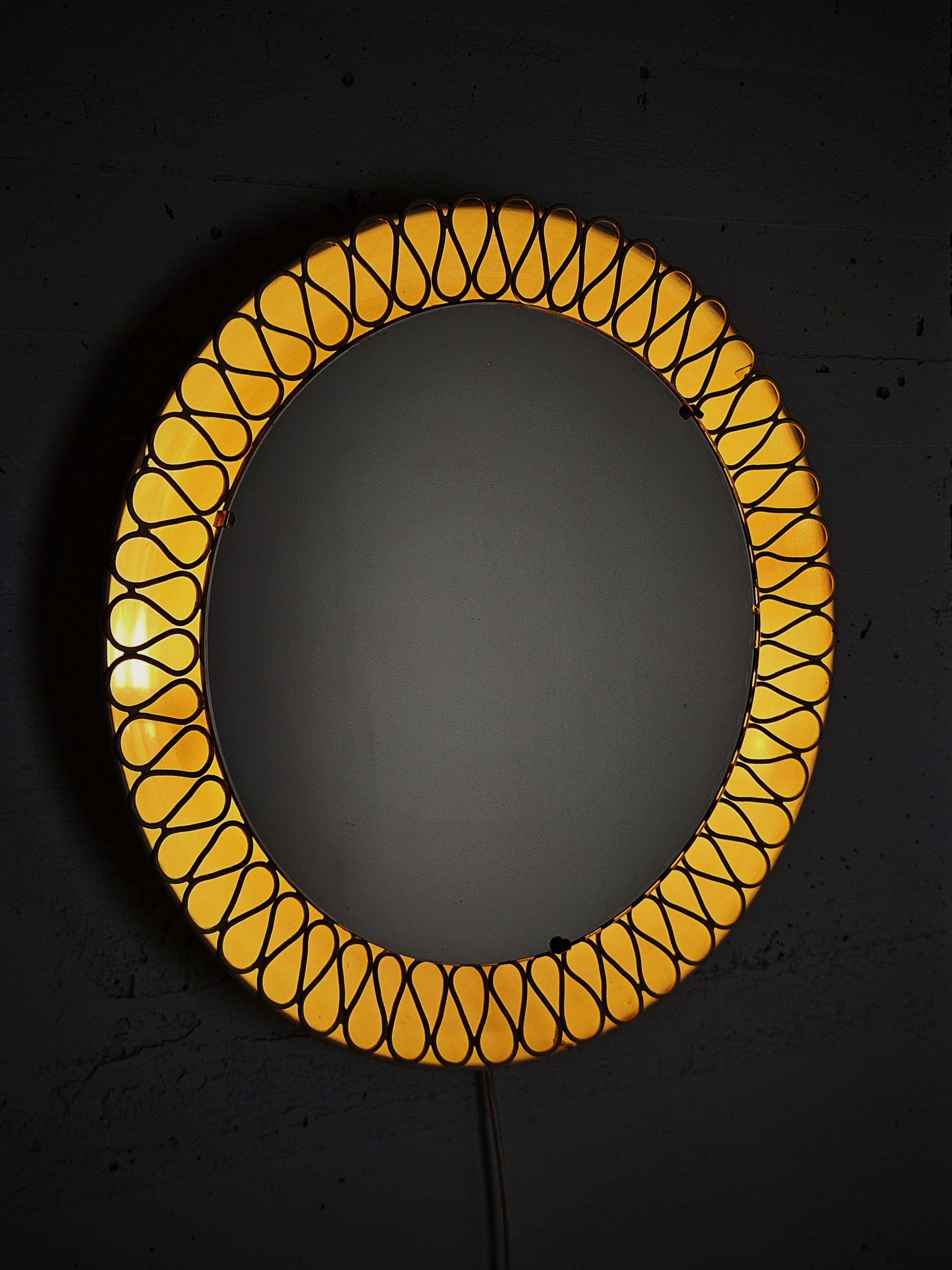 Suédois Swedish designer wall mirror with lighting, 1950s en vente
