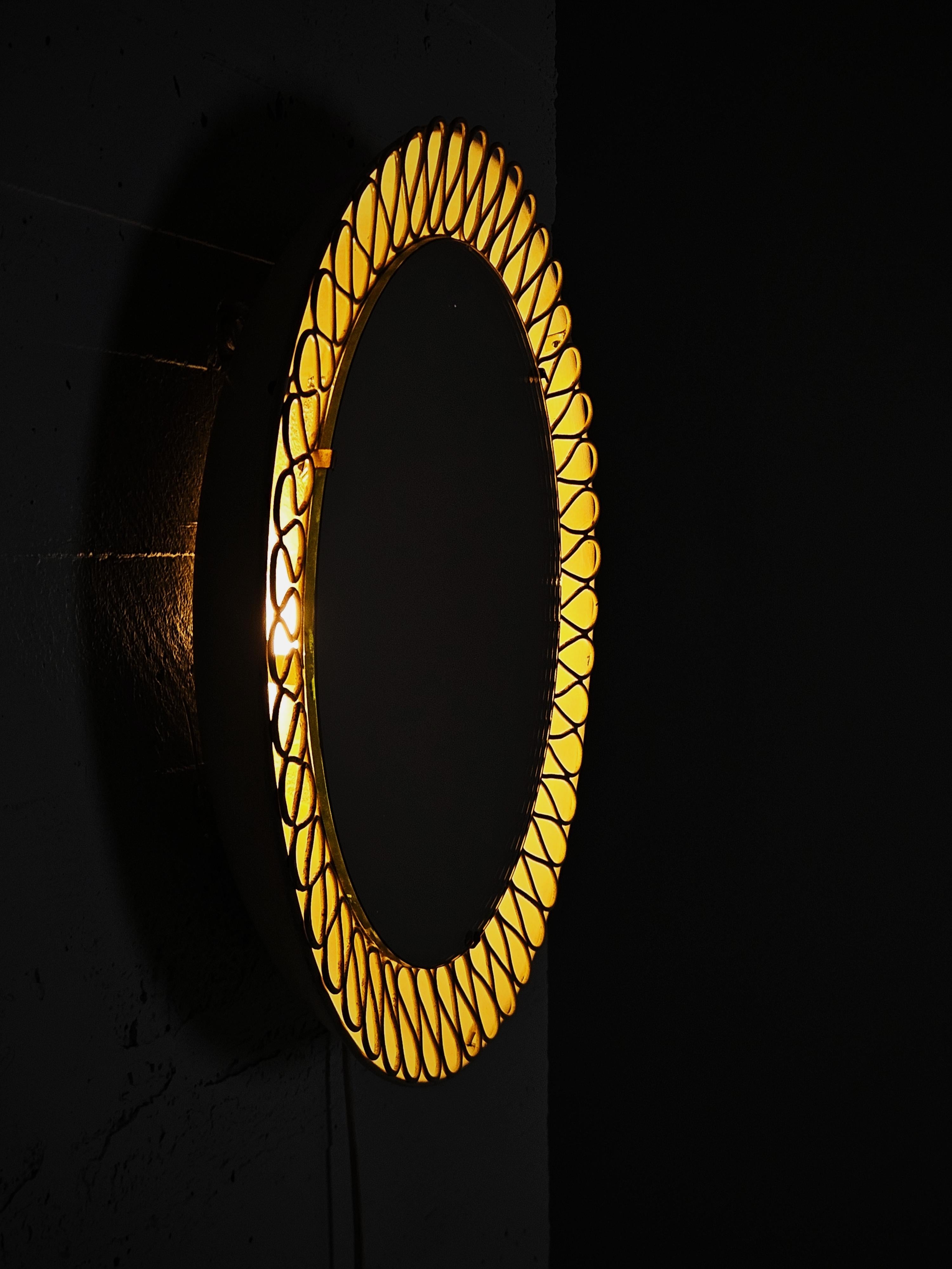 Swedish designer wall mirror with lighting, 1950s en vente 2
