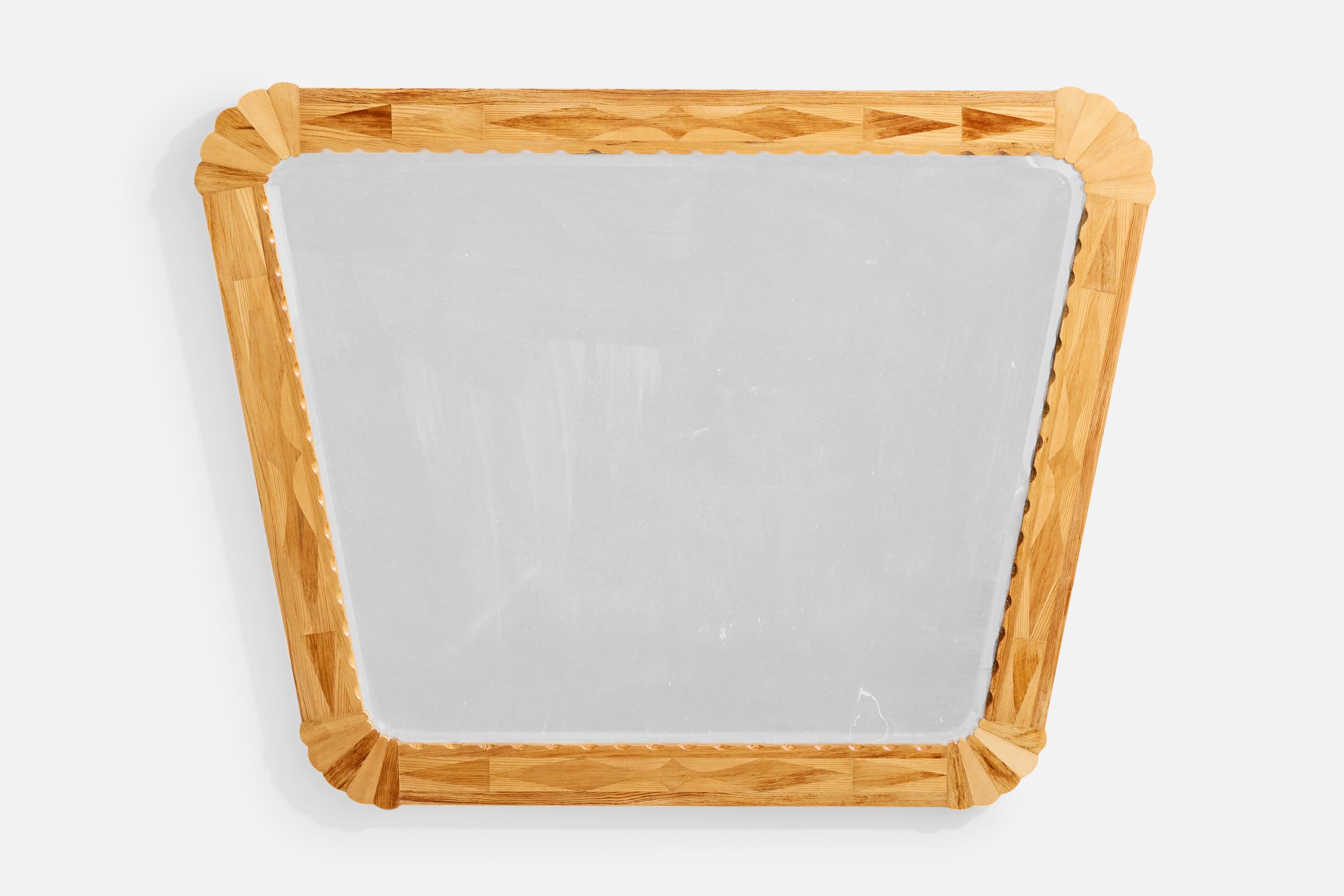 Miroir mural en bois incrusté, probablement conçu et produit en Suède, vers les années 1940.

Dimensions globales (pouces) : 28.625 