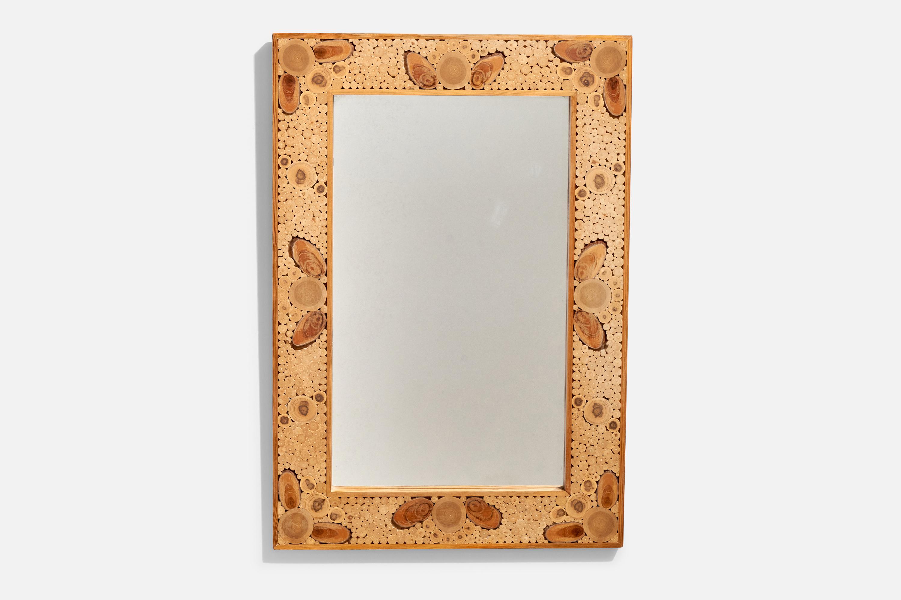 Miroir mural en bois conçu et produit en Suède, 1975.
