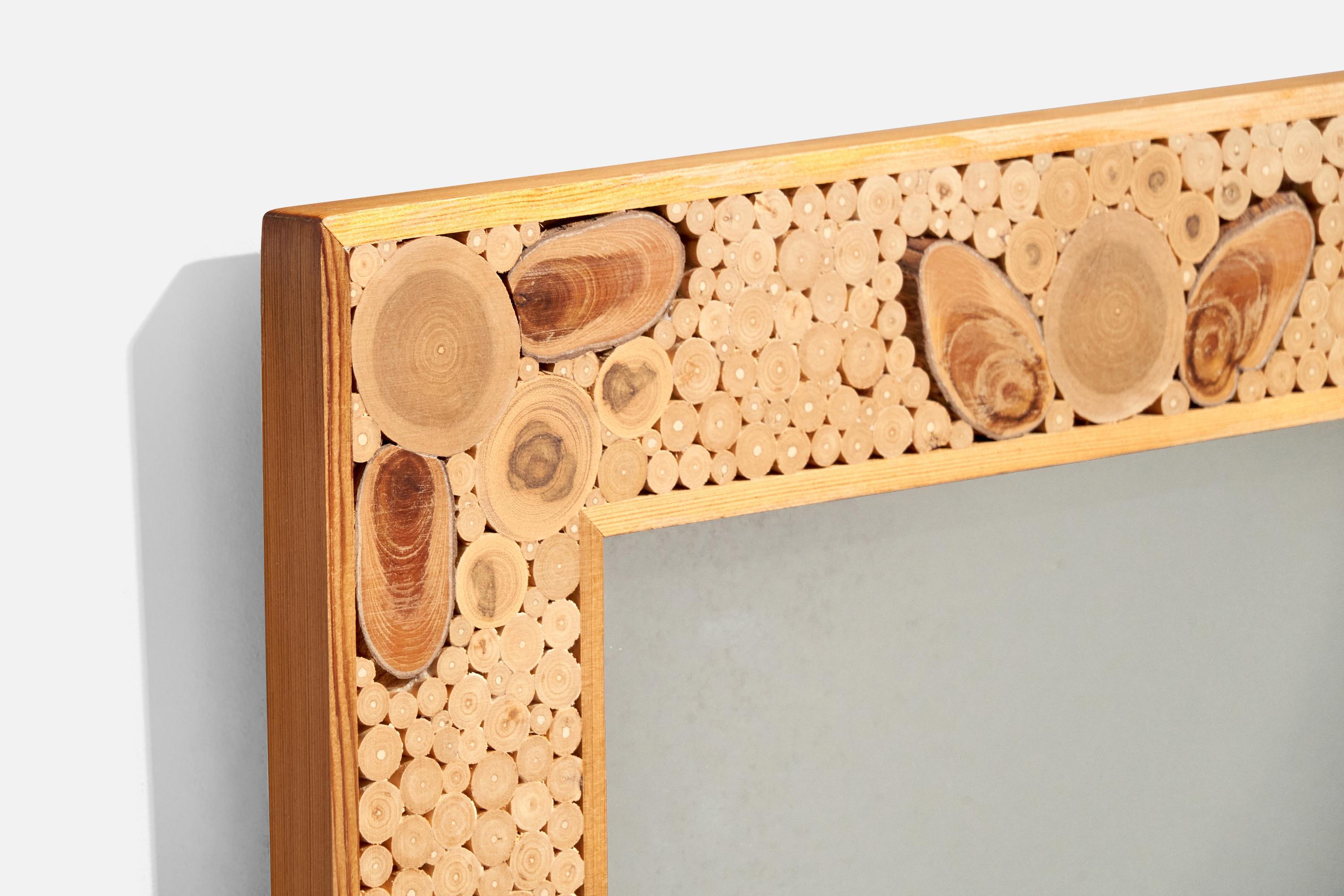 Designer suédois, miroir mural, bois, Suède, 1975 Bon état - En vente à High Point, NC