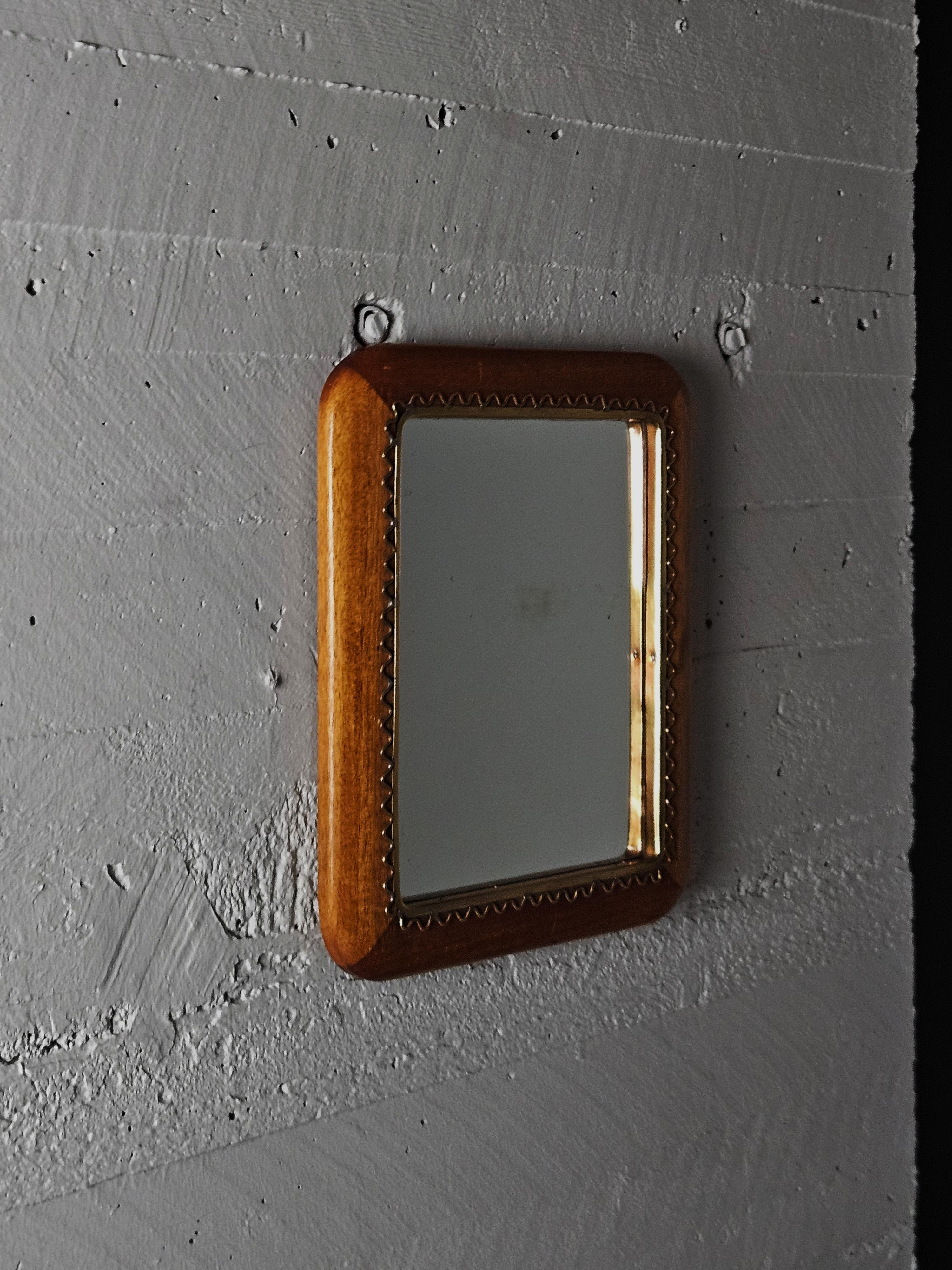 Swedish designer wall or table mirror, 1940s In Good Condition For Sale In Eskilstuna, SE
