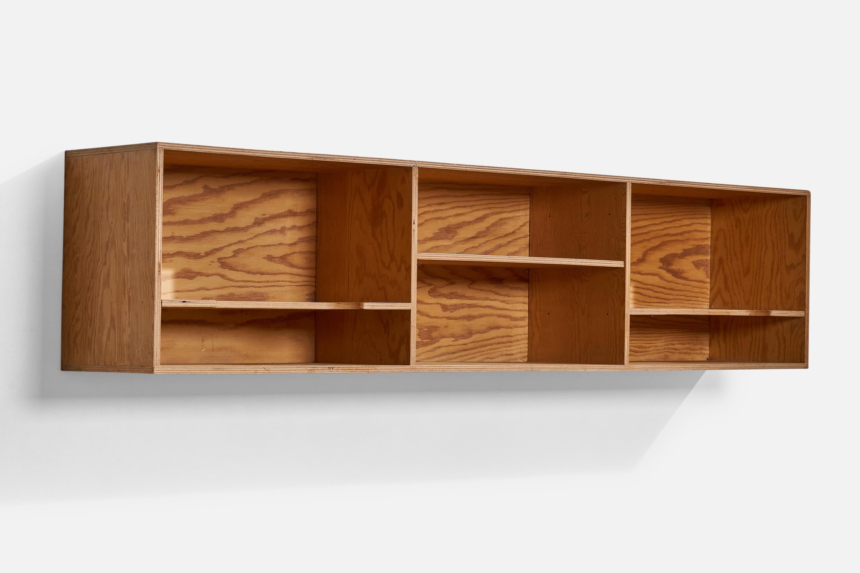 A pine wall shelf or cabinet designed and produced in Sweden, c. 1960s.

Currently missing wall mounting brackets. Will require professional installation.