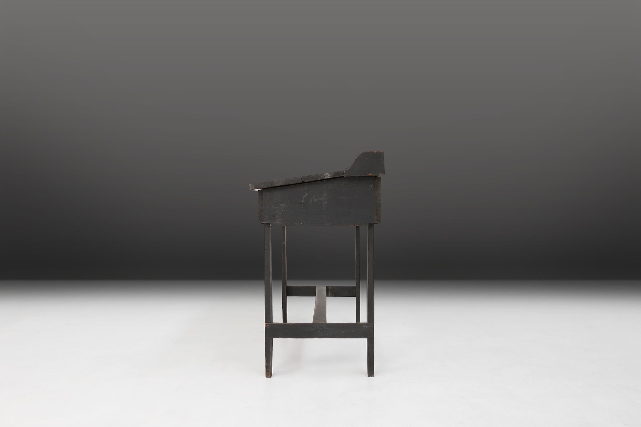Schwedischer Schreibtisch des 19. Jahrhunderts in schwarzer Originalfarbe im Angebot 6