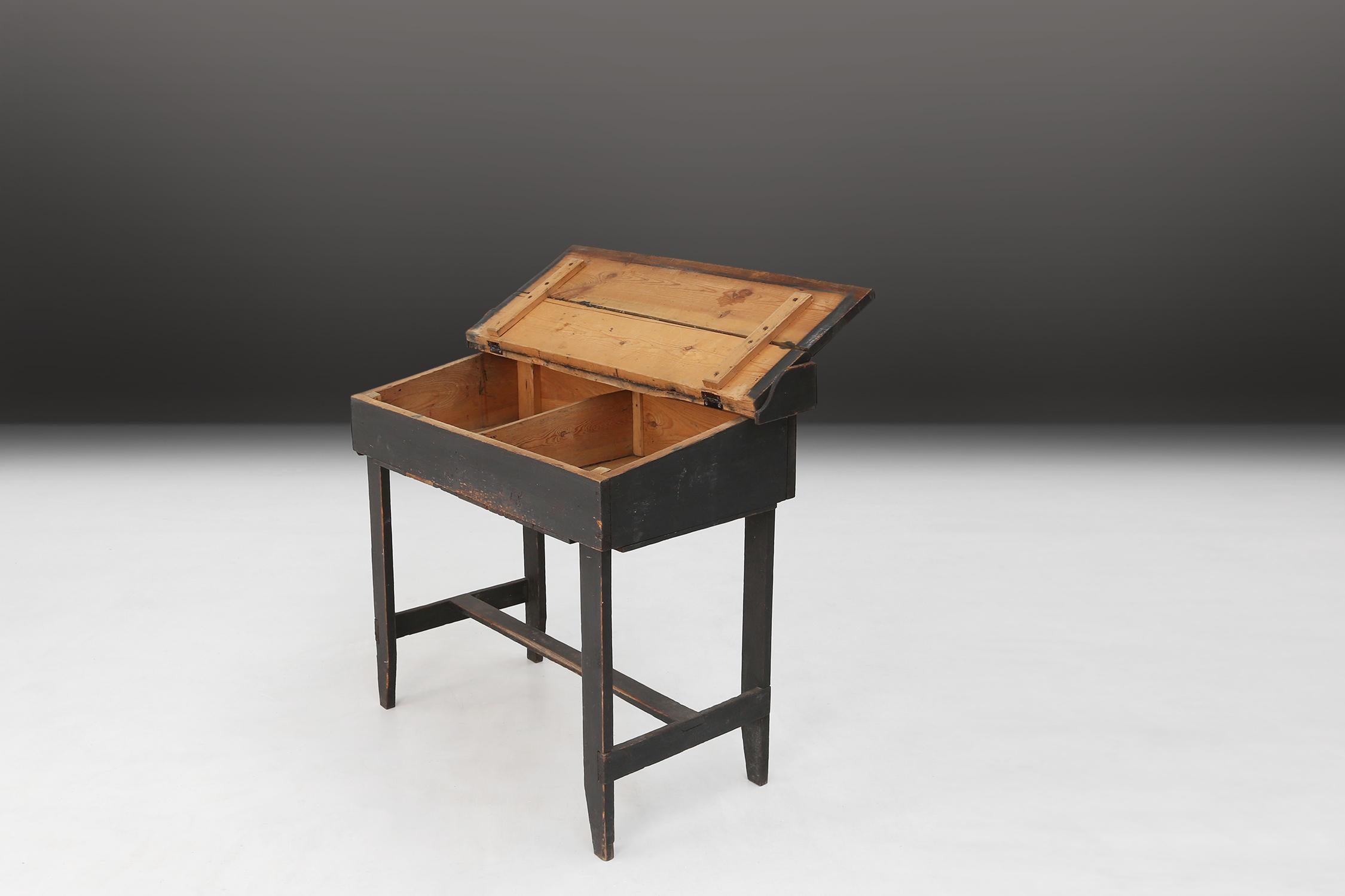 Schwedischer Schreibtisch des 19. Jahrhunderts in schwarzer Originalfarbe (Gustavianisch) im Angebot