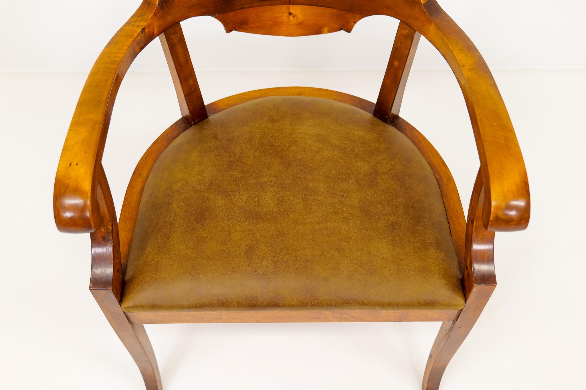 Chaise de bureau suédoise en bouleau laqué acajou Brown Suède années 1920 en vente 2