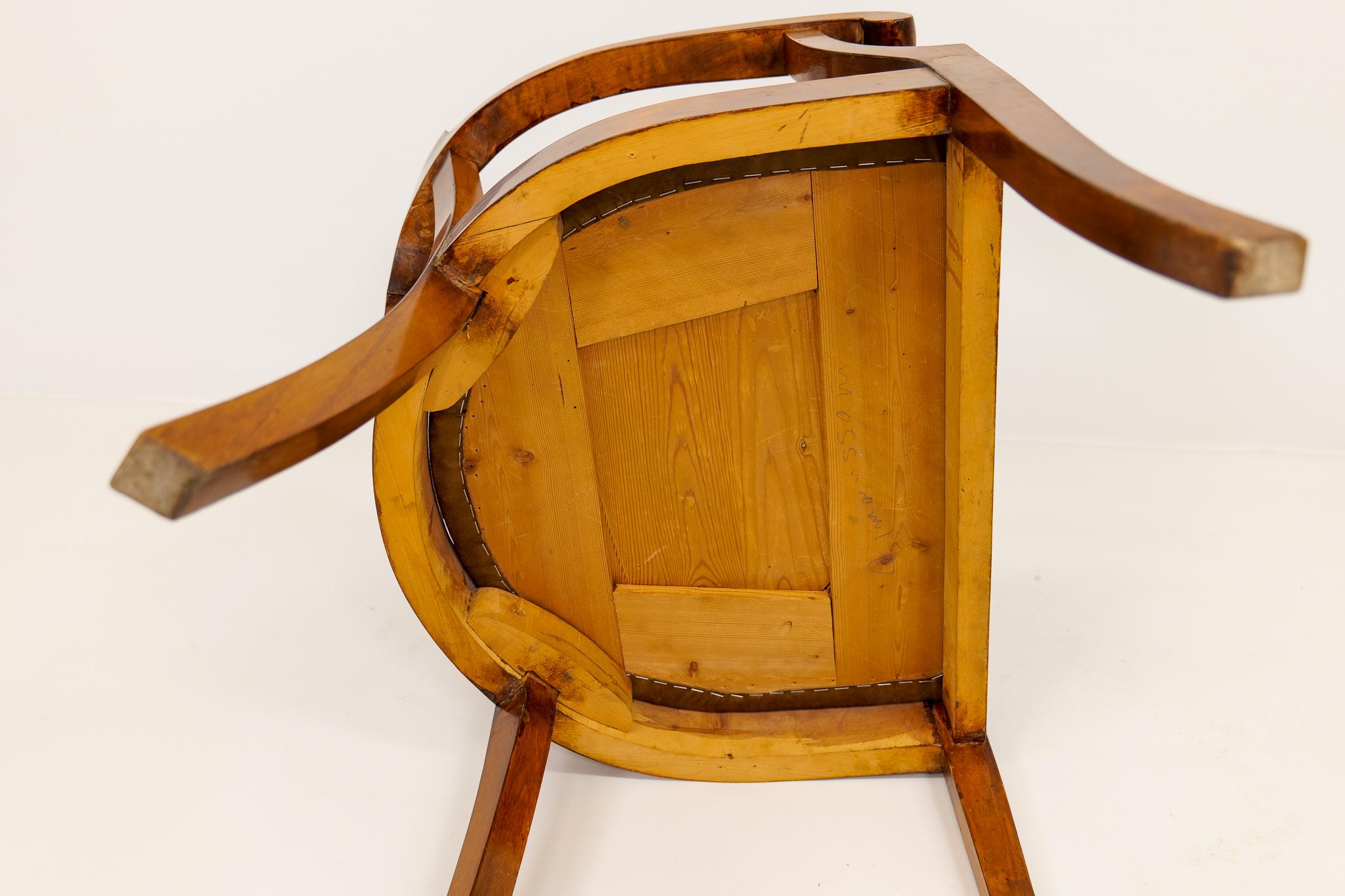 Chaise de bureau suédoise en bouleau laqué acajou Brown Suède années 1920 en vente 6