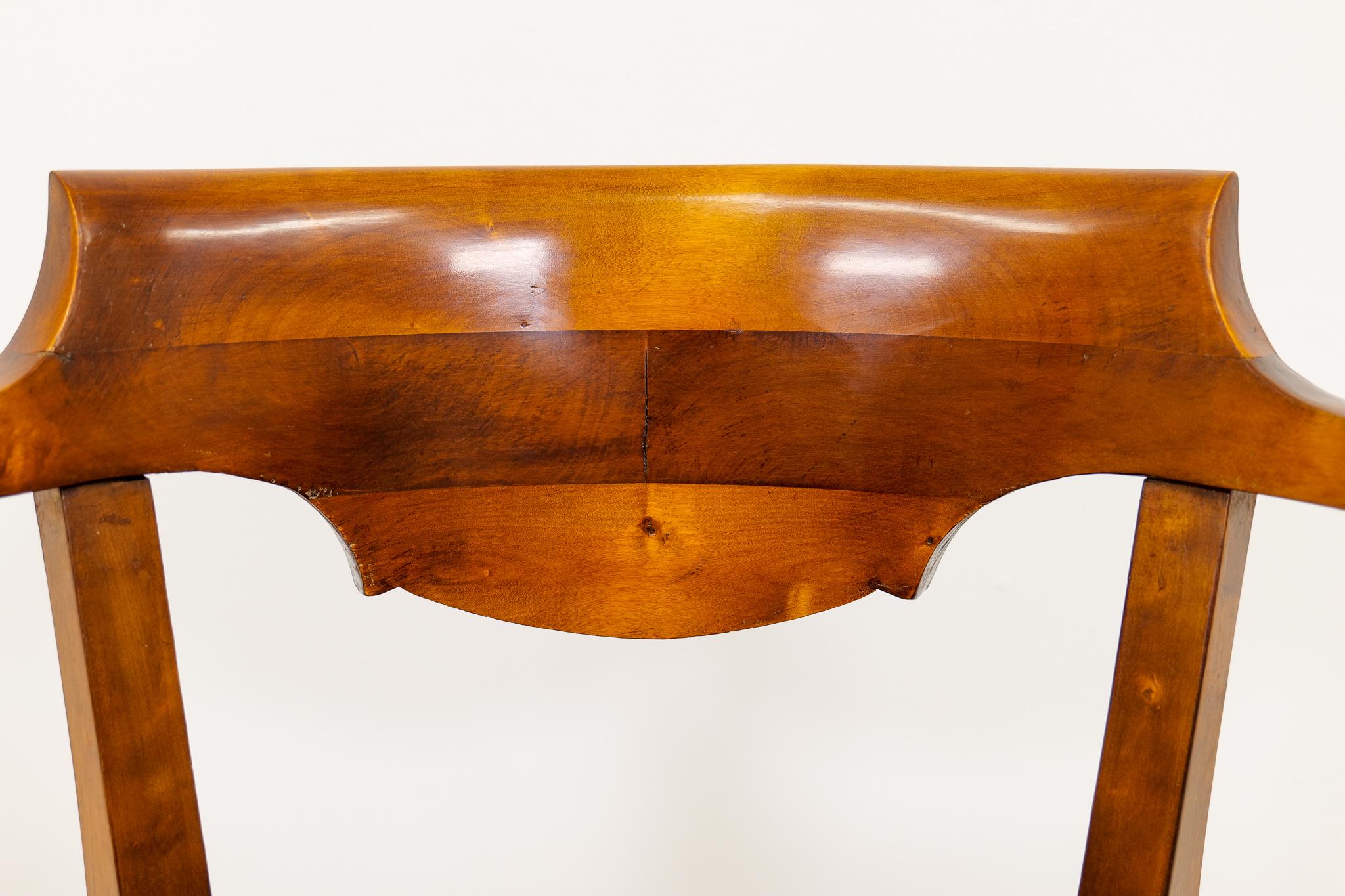 Début du 20ème siècle Chaise de bureau suédoise en bouleau laqué acajou Brown Suède années 1920 en vente