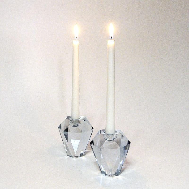 Lovely pair of clear crystal cut diamond shaped art glass candle holders from the Diamond series by glass designer Asta Strömberg for Strömsbergshyttan, Sweden 1960s.
Perfect cut as a diamond stone. Great heavy quality and a clear light blue tone.