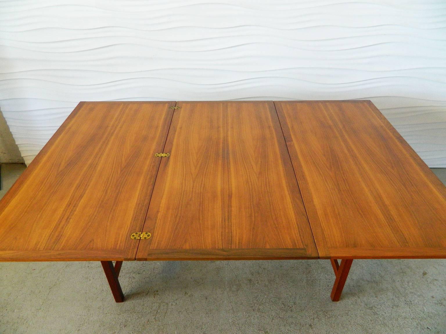 Swedish Drop-Leaf Walnut Table by Karl Erik Ekselius for J.O. Carlsson In Good Condition For Sale In Baltimore, MD
