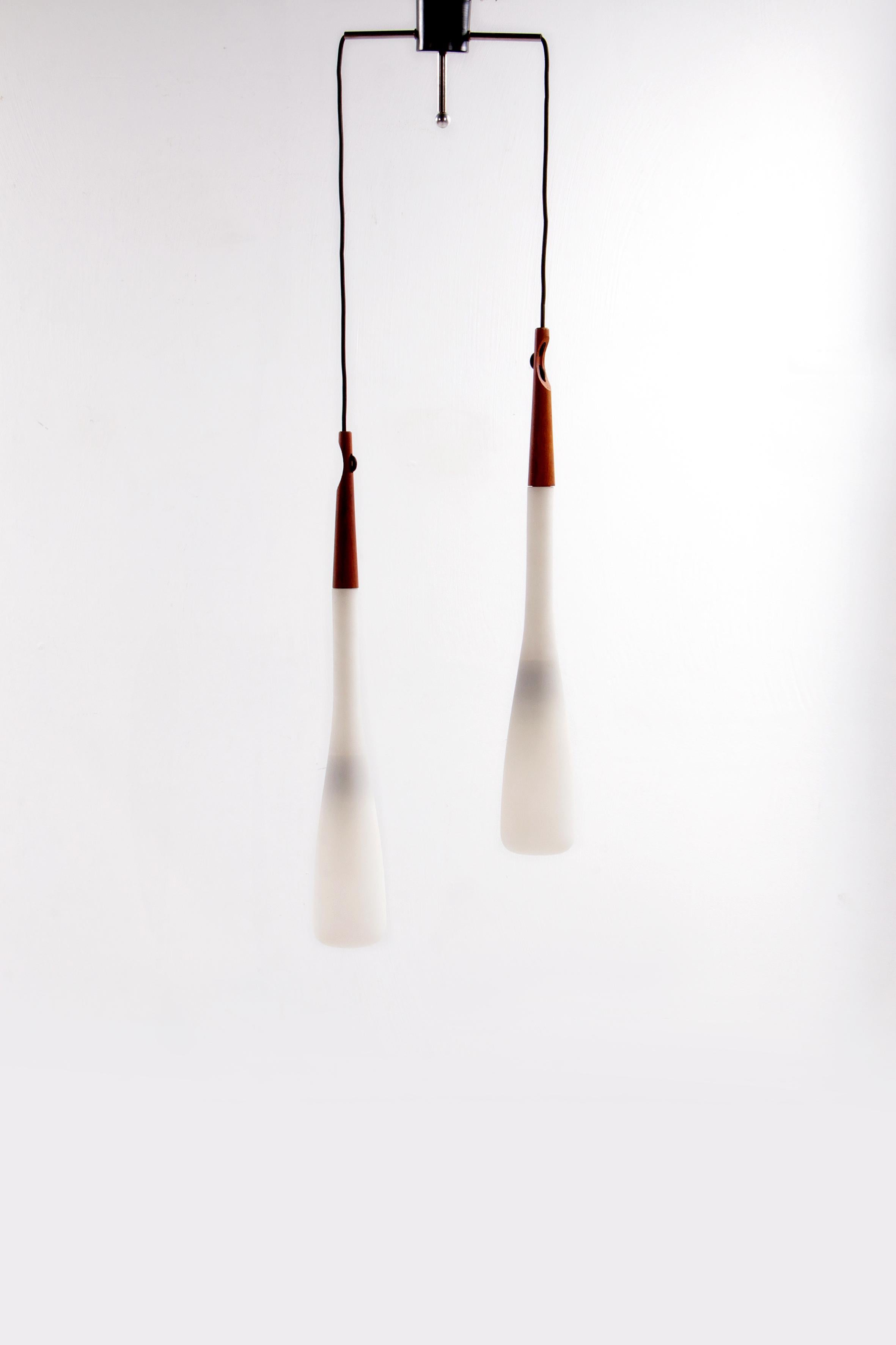 Swedish drop pendant lamp by Uno & Östen Kristiansson for Luxus, 1950s


Beautiful hanging lamp, the design is by Uno & Osten Kristiansson and made by Luxus Vittsjo. In Sweden in the 50's.

Made from a teak fitting with a special recognizable