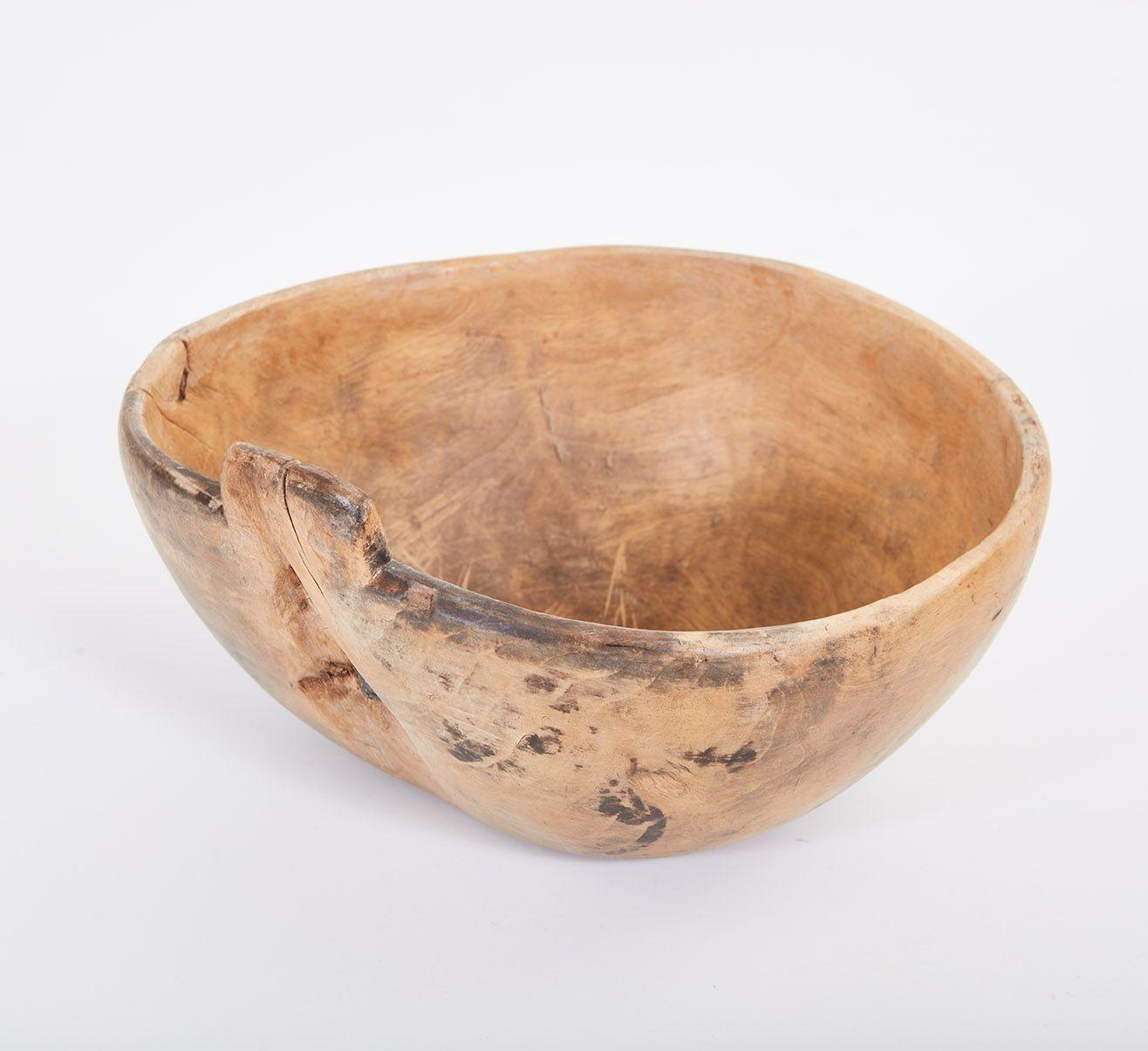 Swedish Dugout Burl Bowl In Good Condition For Sale In Greenwich, CT