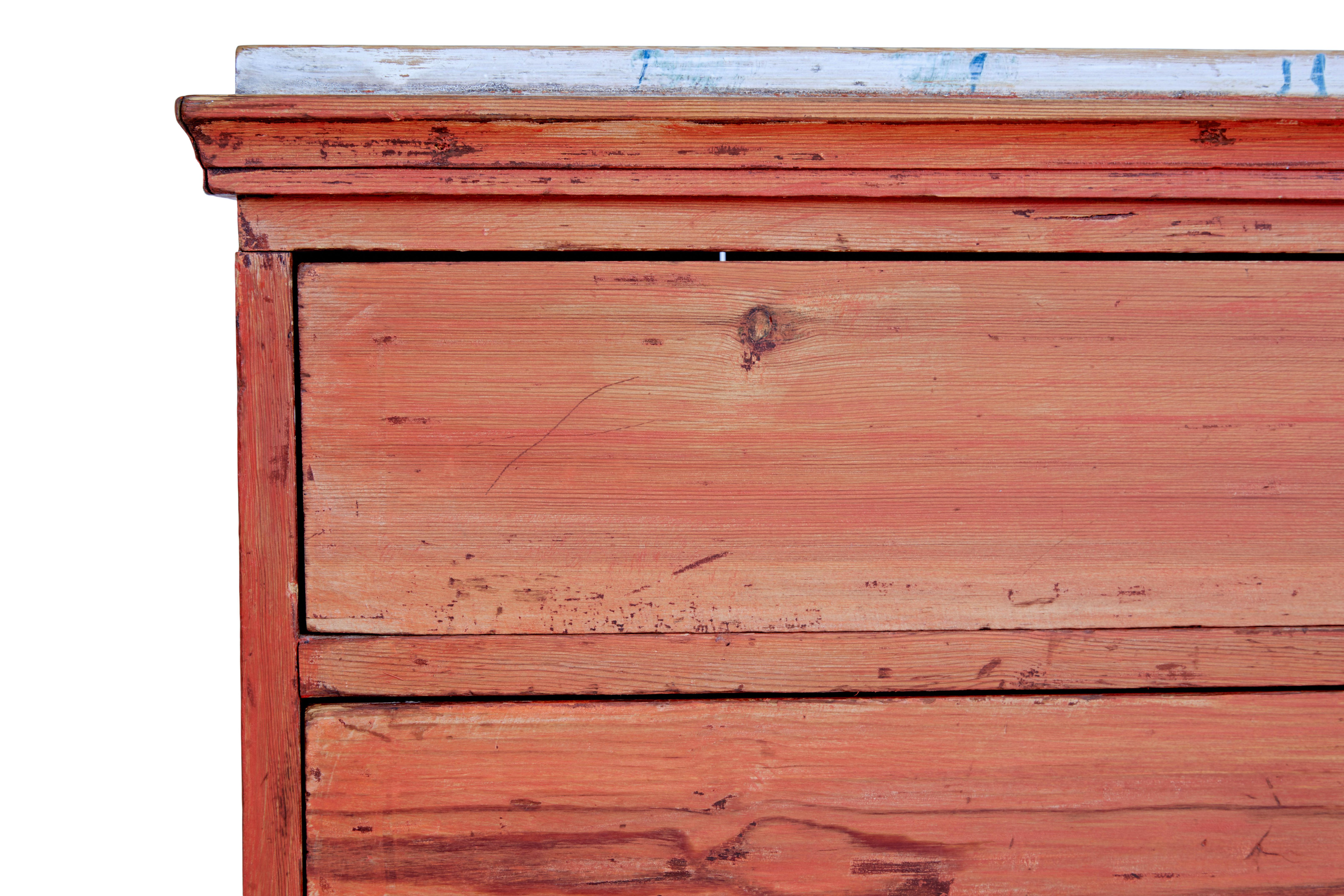 Pine Swedish early 19th century painted pine chest of drawers For Sale