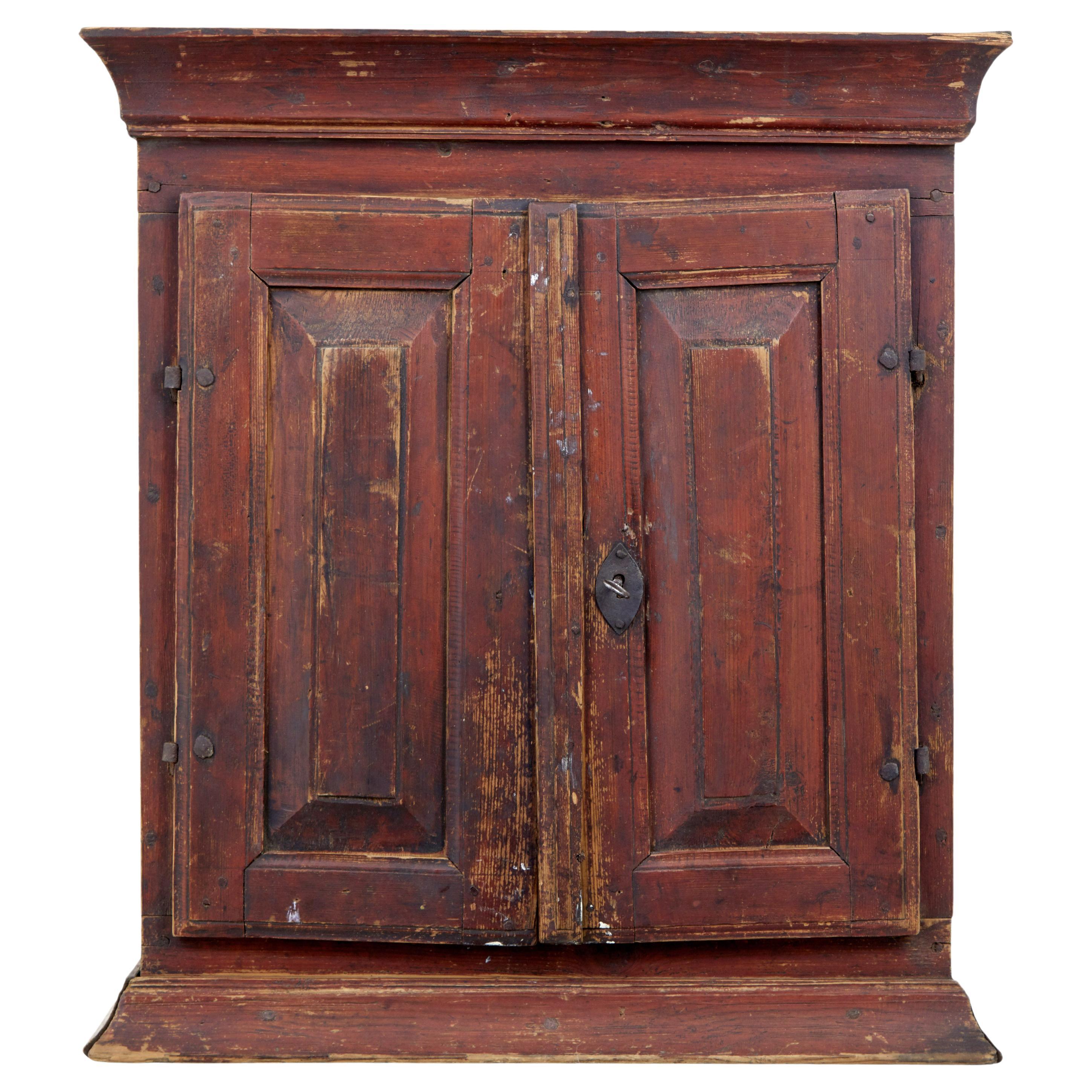 Swedish early 19th century painted pine wall cupboard For Sale