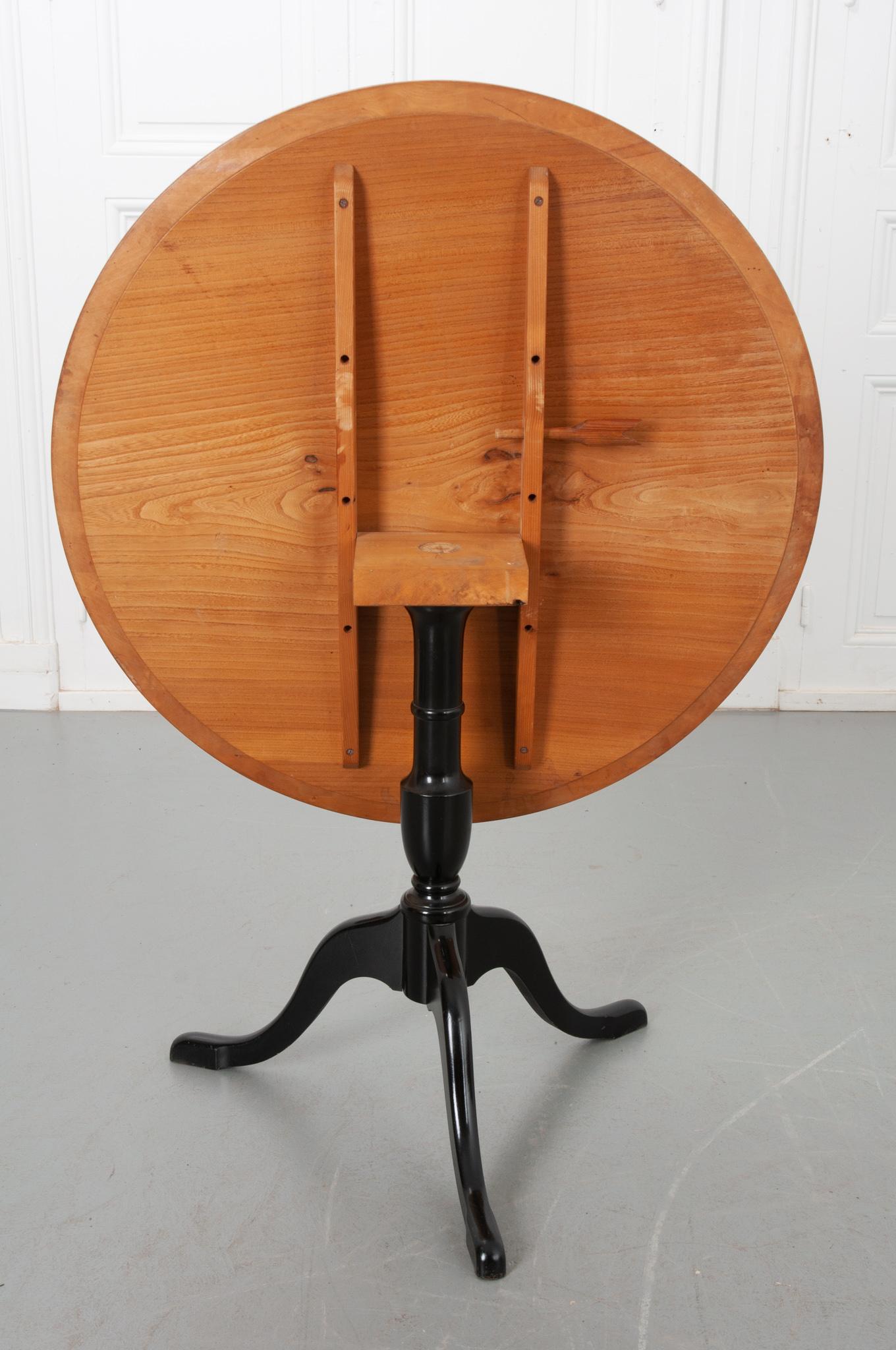 Swedish Early 20th Century Birch Tilt Top Table   For Sale 7