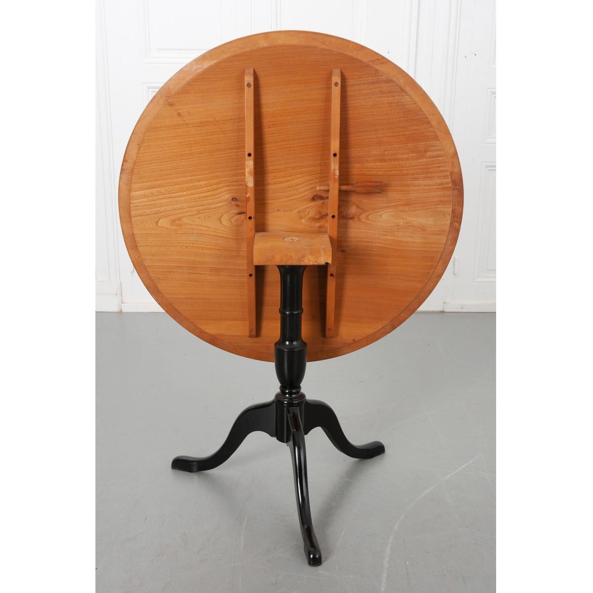 Swedish Early 20th Century Birch Tilt Top Table   For Sale 9