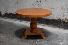 Table d'appoint ou bout de canapé rond suédois Art Moderne à piédestal en orme