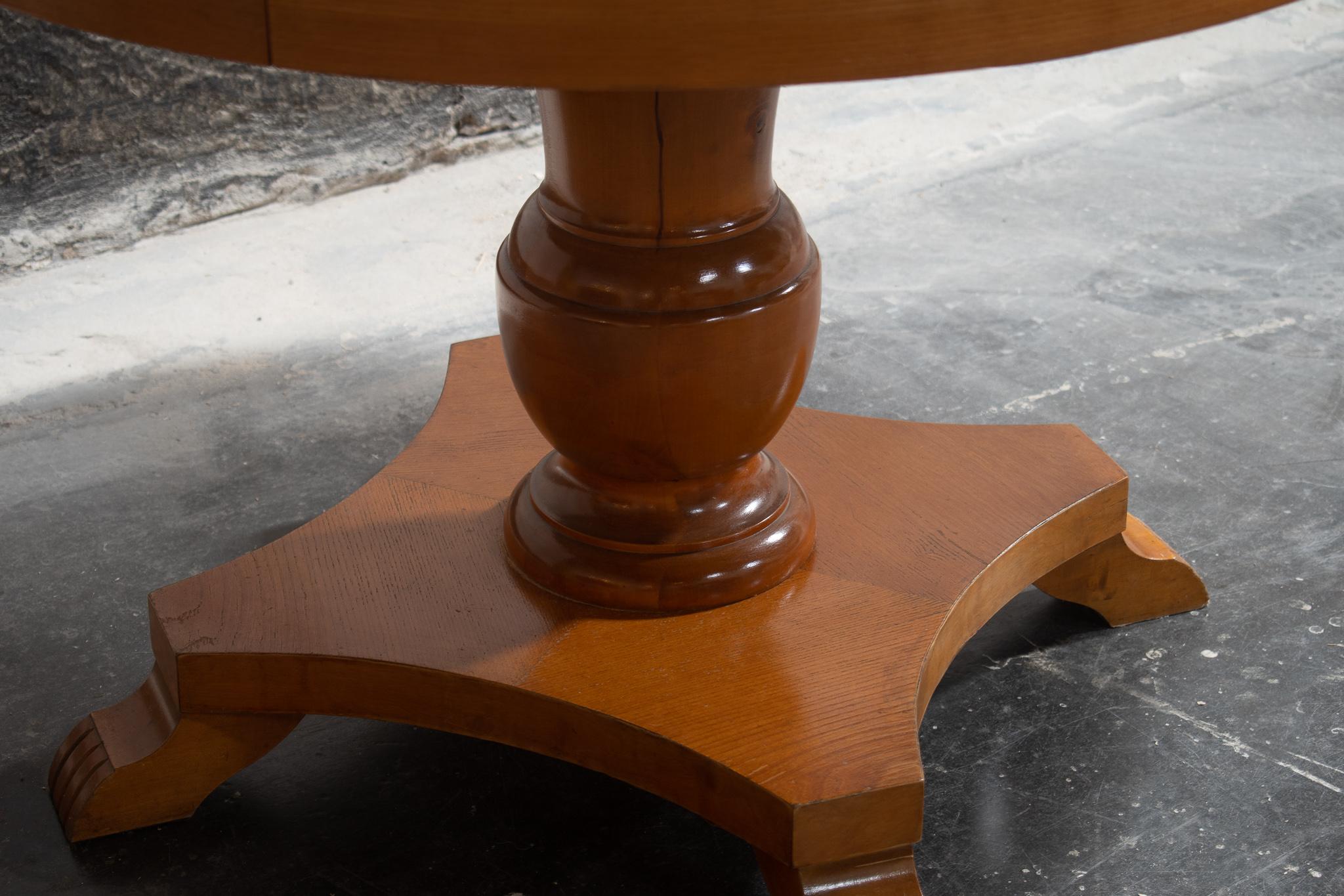 Swedish Elm Art Moderne Round Pedestal End or Side Table In Good Condition For Sale In Atlanta, GA