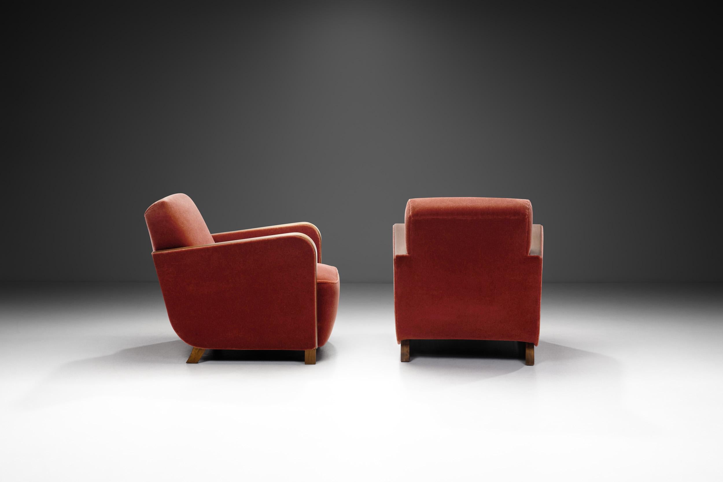 Swedish Elm Wood Art Deco Lounge Chairs, Sweden ca 1930s In Good Condition In Utrecht, NL