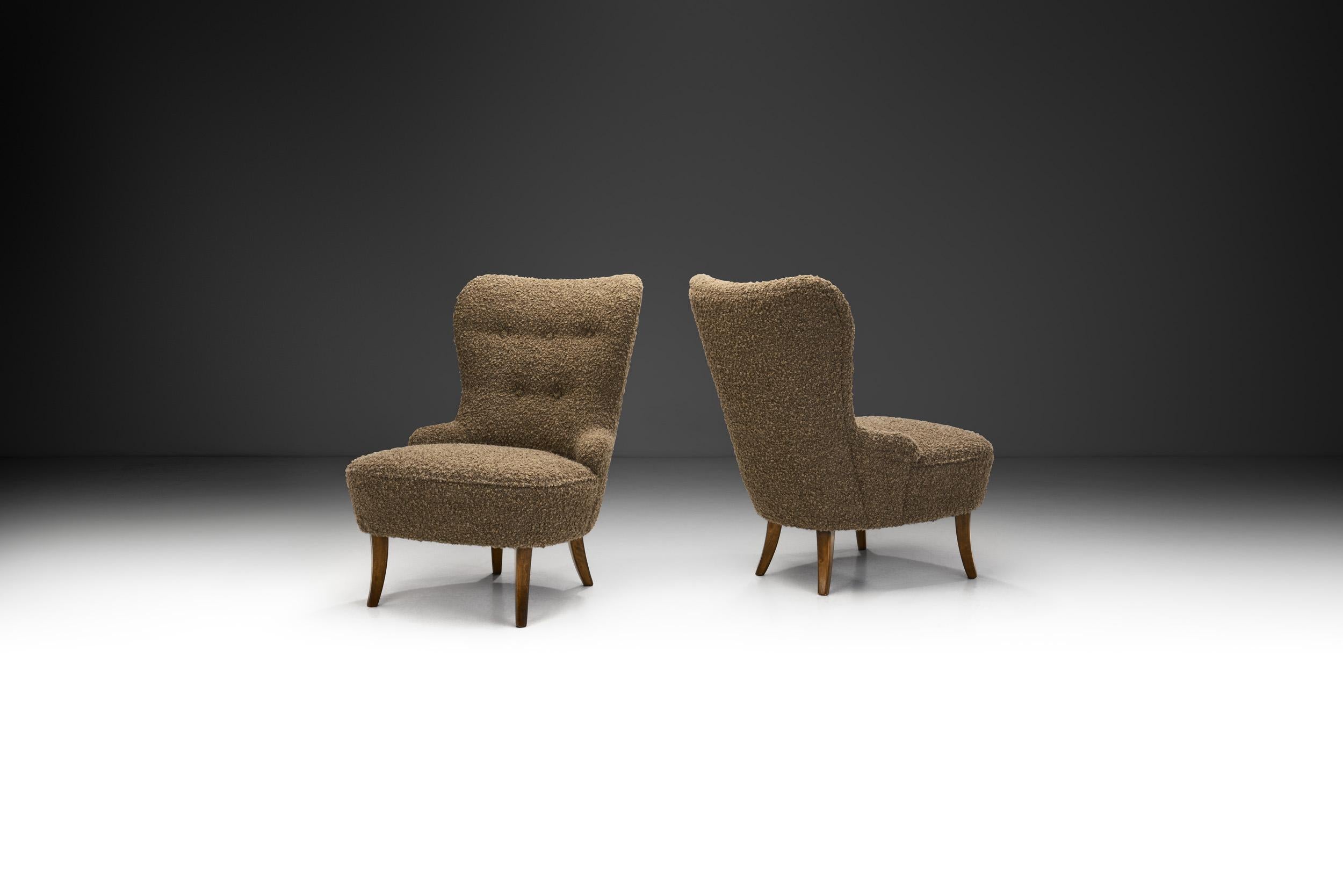 The so-called Emma chair got its name in 1821 after a reddish-brown colour in Sweden, called the “Emma colour”. Since 1830 it has been a term for upholstered armchairs in the neo-rococo style with a high, curved back and small or no armrests. This