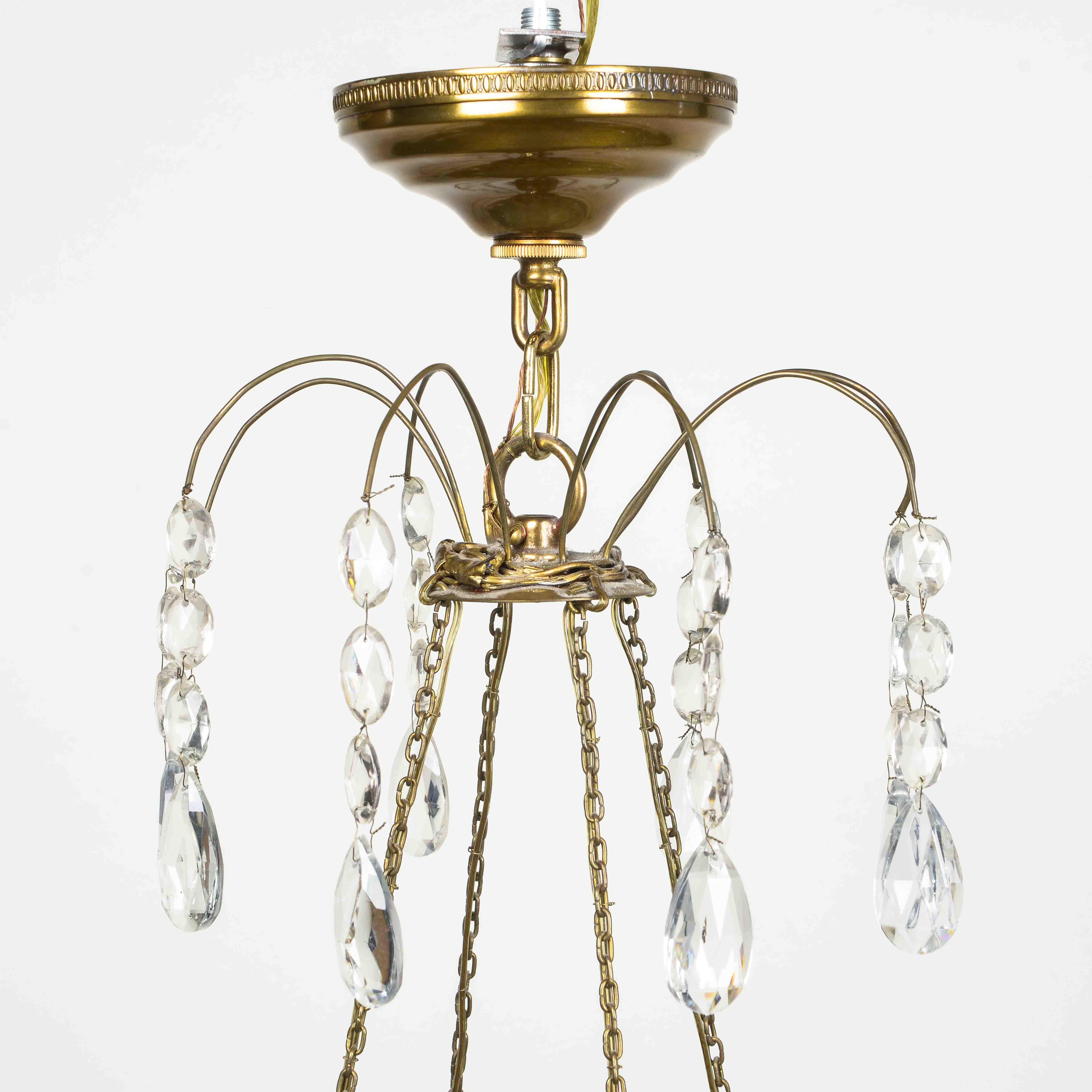 Schwedischer Empire-Kronleuchter aus geschliffenem Kristall und Bronze mit fünf Lichtern (Frühes 19. Jahrhundert) im Angebot