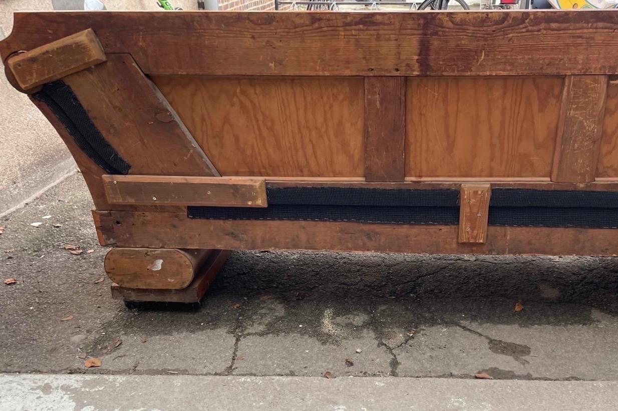 Sofa en bois de l'Empire suédois Karl Johan 19ème siècle Suède en vente 3