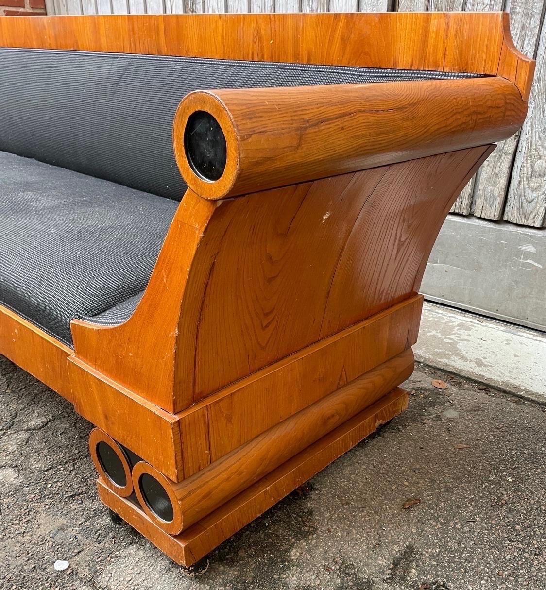 Sofa en bois de l'Empire suédois Karl Johan 19ème siècle Suède en vente 4