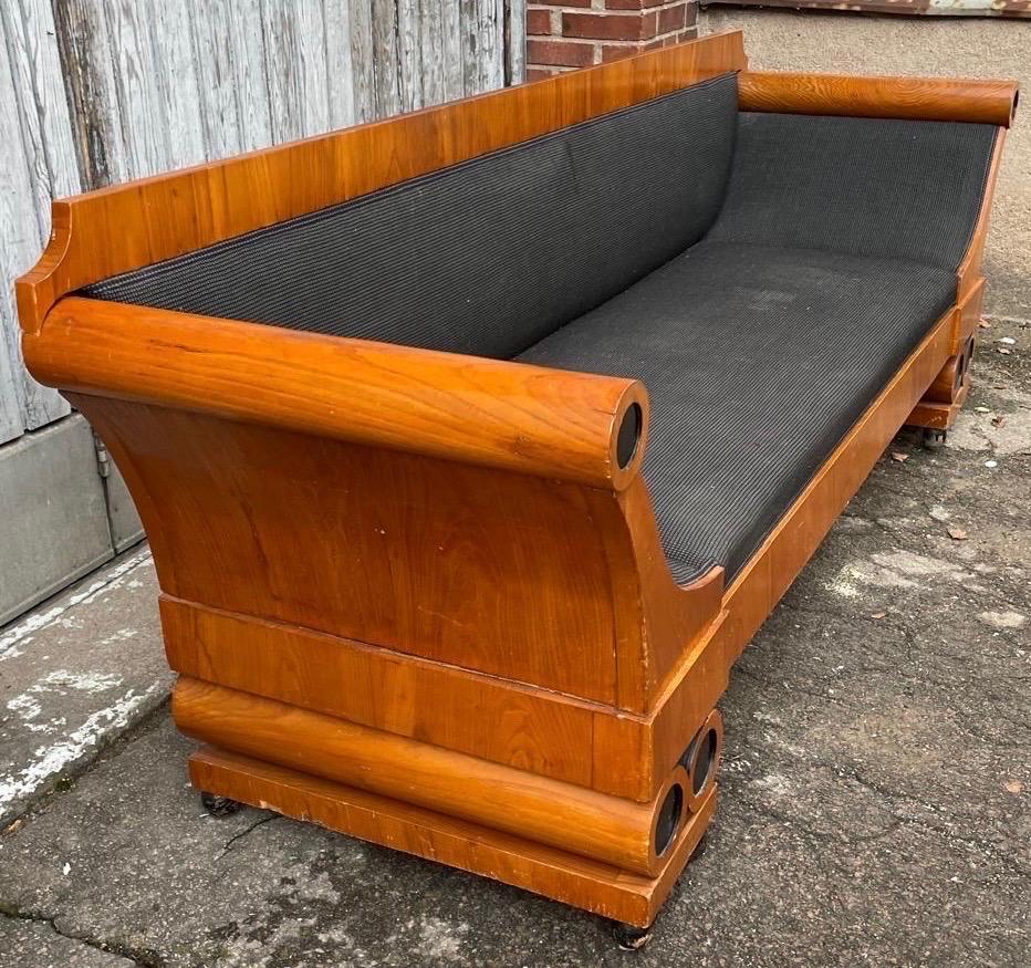 Sofa en bois de l'Empire suédois Karl Johan 19ème siècle Suède en vente 7