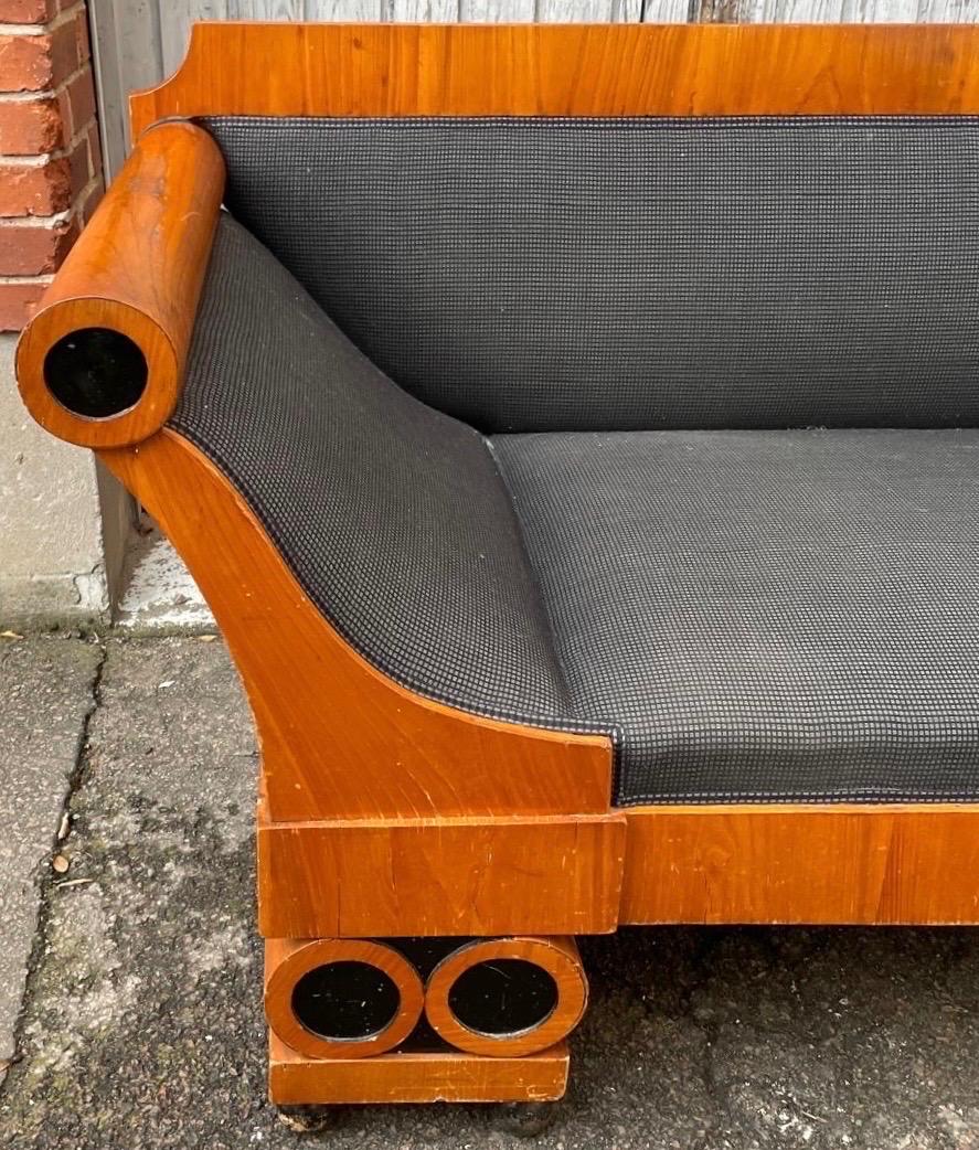 Sofa en bois de l'Empire suédois Karl Johan 19ème siècle Suède en vente 10