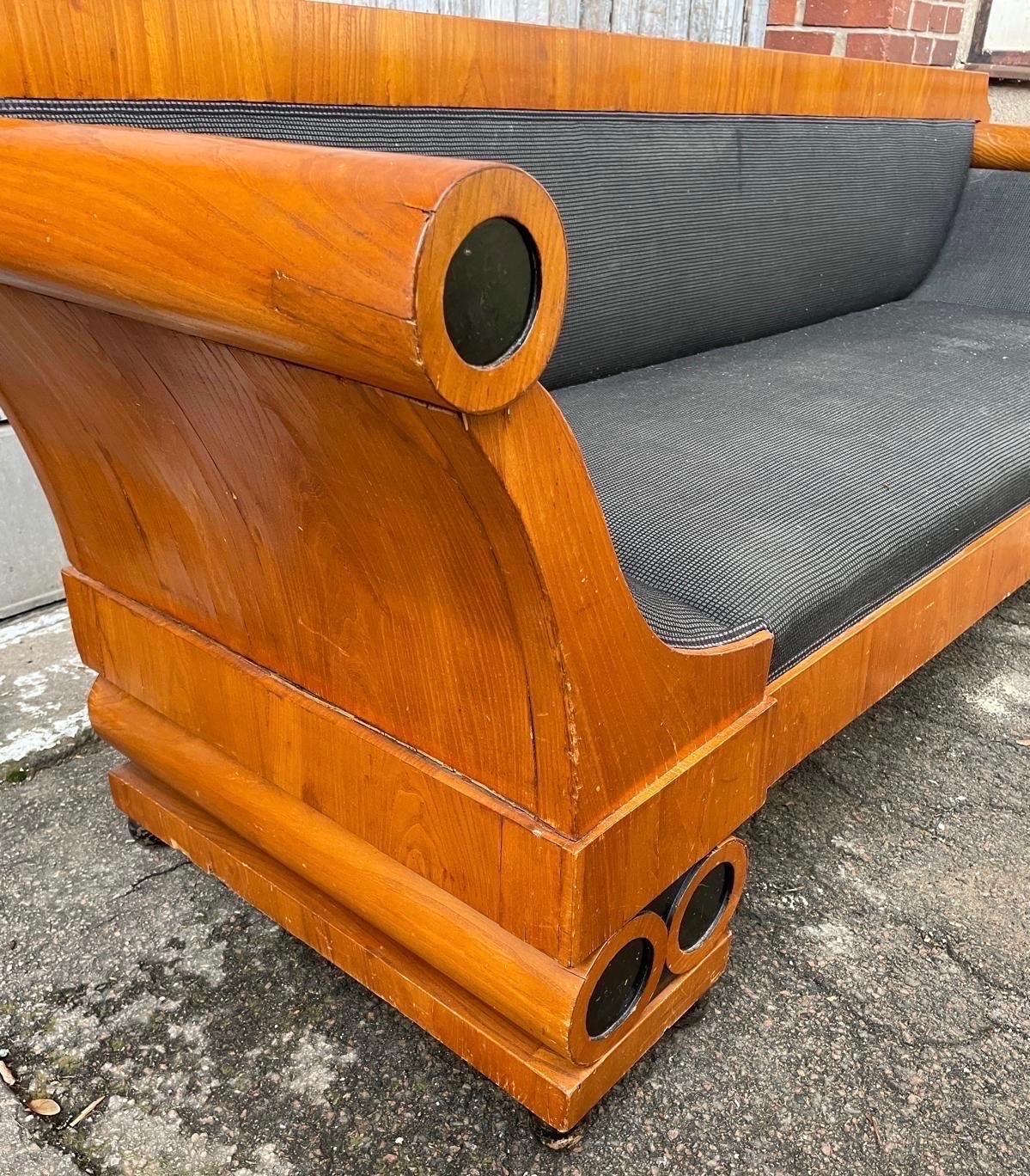 Tissu d'ameublement Sofa en bois de l'Empire suédois Karl Johan 19ème siècle Suède en vente