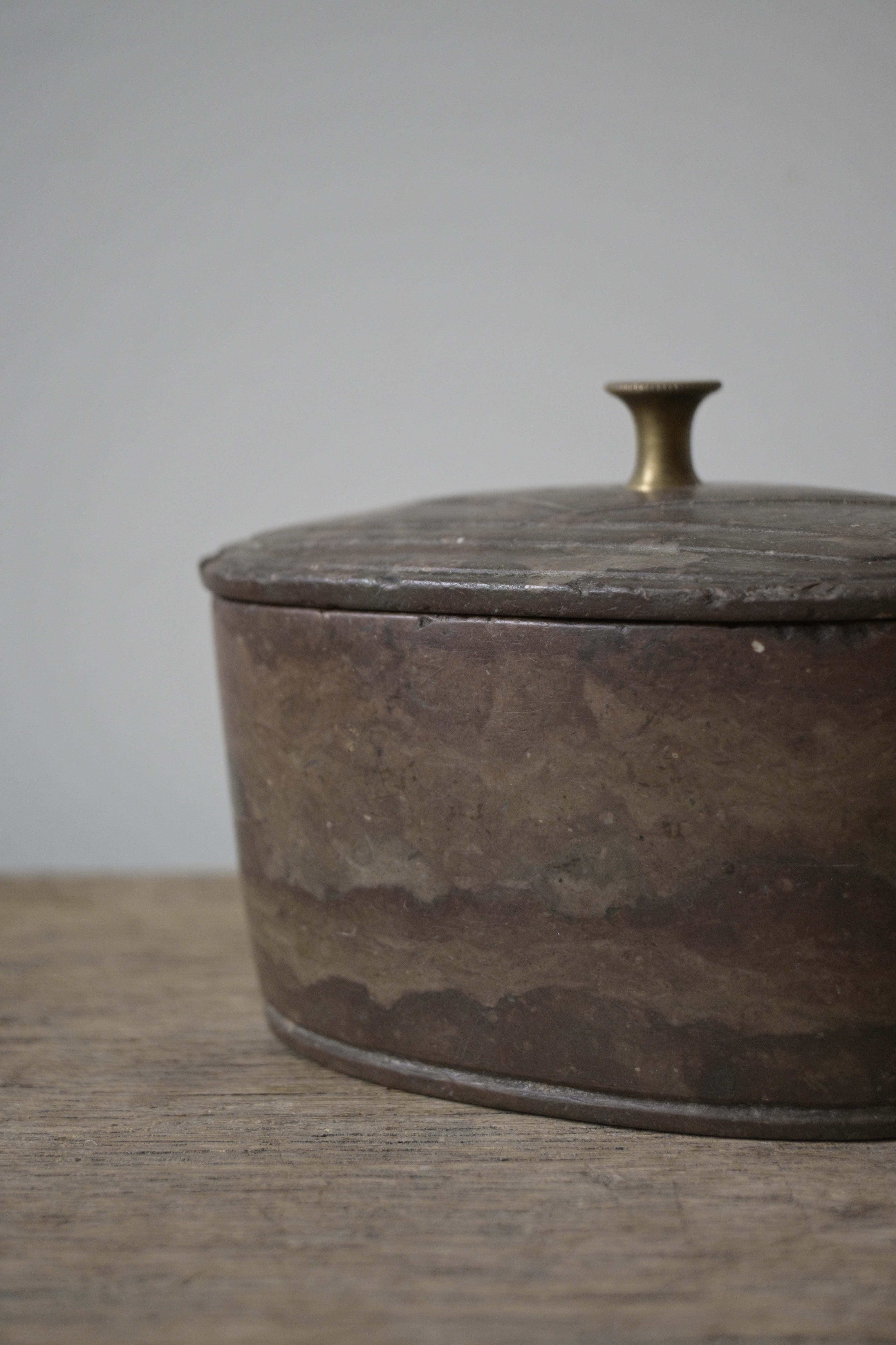 Boîte en pierre calcaire de l'Empire suédois vers 1830 Bon état - En vente à Farsta, SE