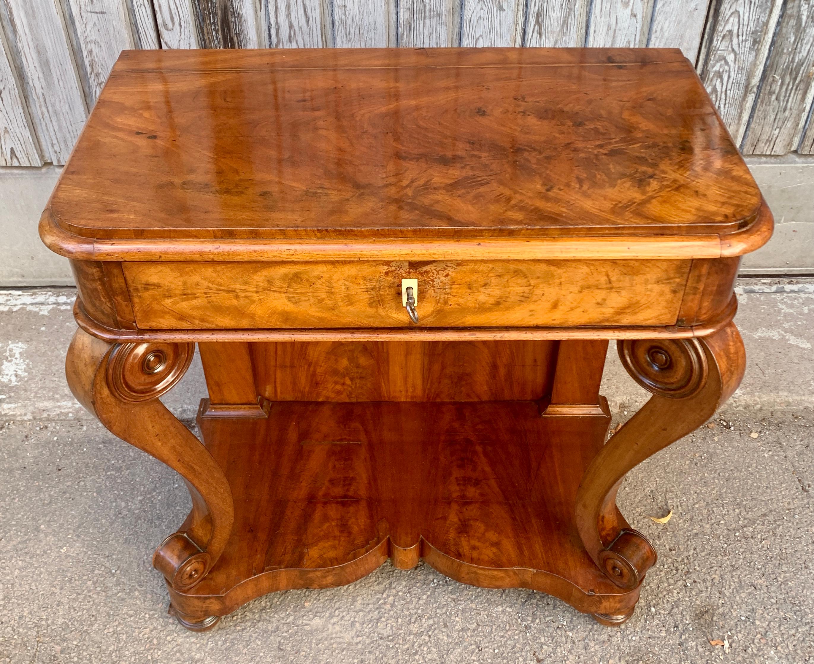 Début du XIXe siècle Table console suédoise style Empire en acajou en vente